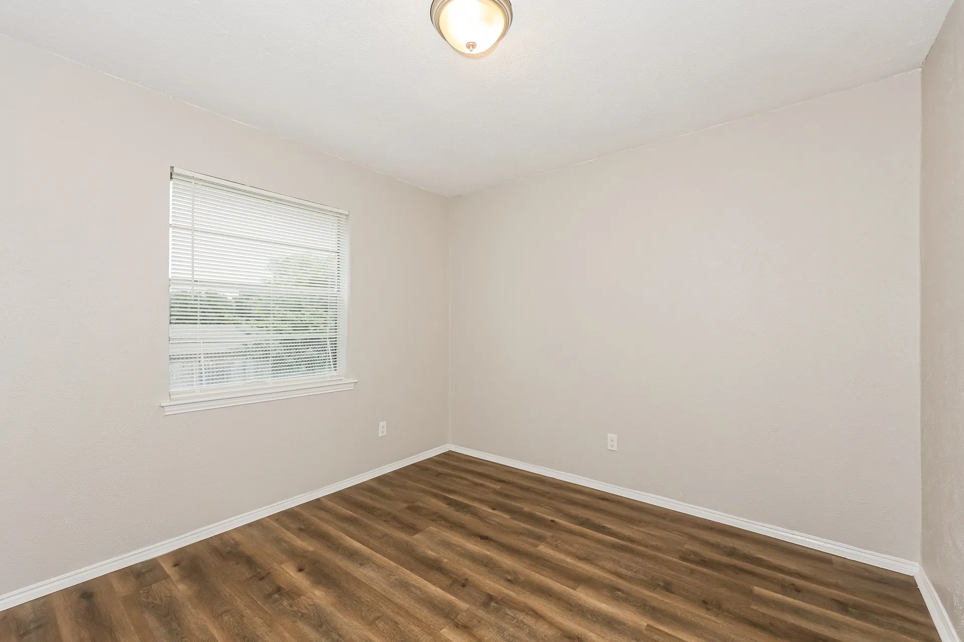 Single Family Residence For Rent in Dallas County , 7225 Harold Walker Drive, Dallas, Texas 75241, 4 Bedroom, 2 Bathroom, Garage spaces, 1,038 Sqft, built in 1971, mls#21374209, Real Estate Agent in Dallas, Homes For Rent in Dallas county, Homes For Rent in Dallas, Realtor in Dallas Texas, Real Estate Brokerage Independent Realty Texas, Luminita Cordes Realtor