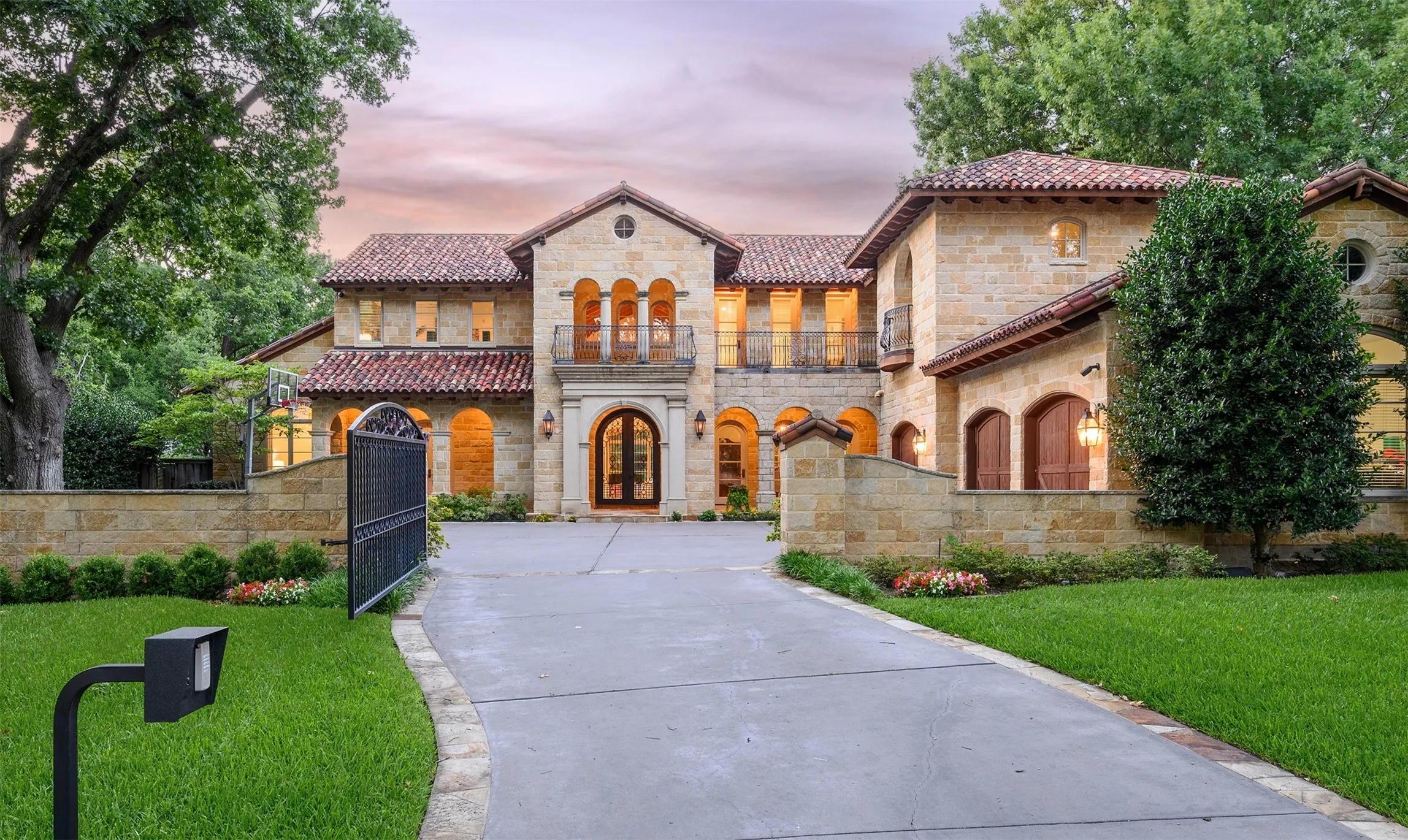 Single Family Residence For Sale in Dallas County , 5543 Edlen Drive, Dallas, Texas 75220, 5 Bedroom, 9 Bathroom, 3 Garage spaces, 8,892 Sqft, built in 2005, mls#21365489, Real Estate Agent in Dallas, Homes For Sale in Dallas county, Homes For Sale in Dallas, Realtor in Dallas Texas, Real Estate Brokerage Independent Realty Texas, Luminita Cordes Realtor
