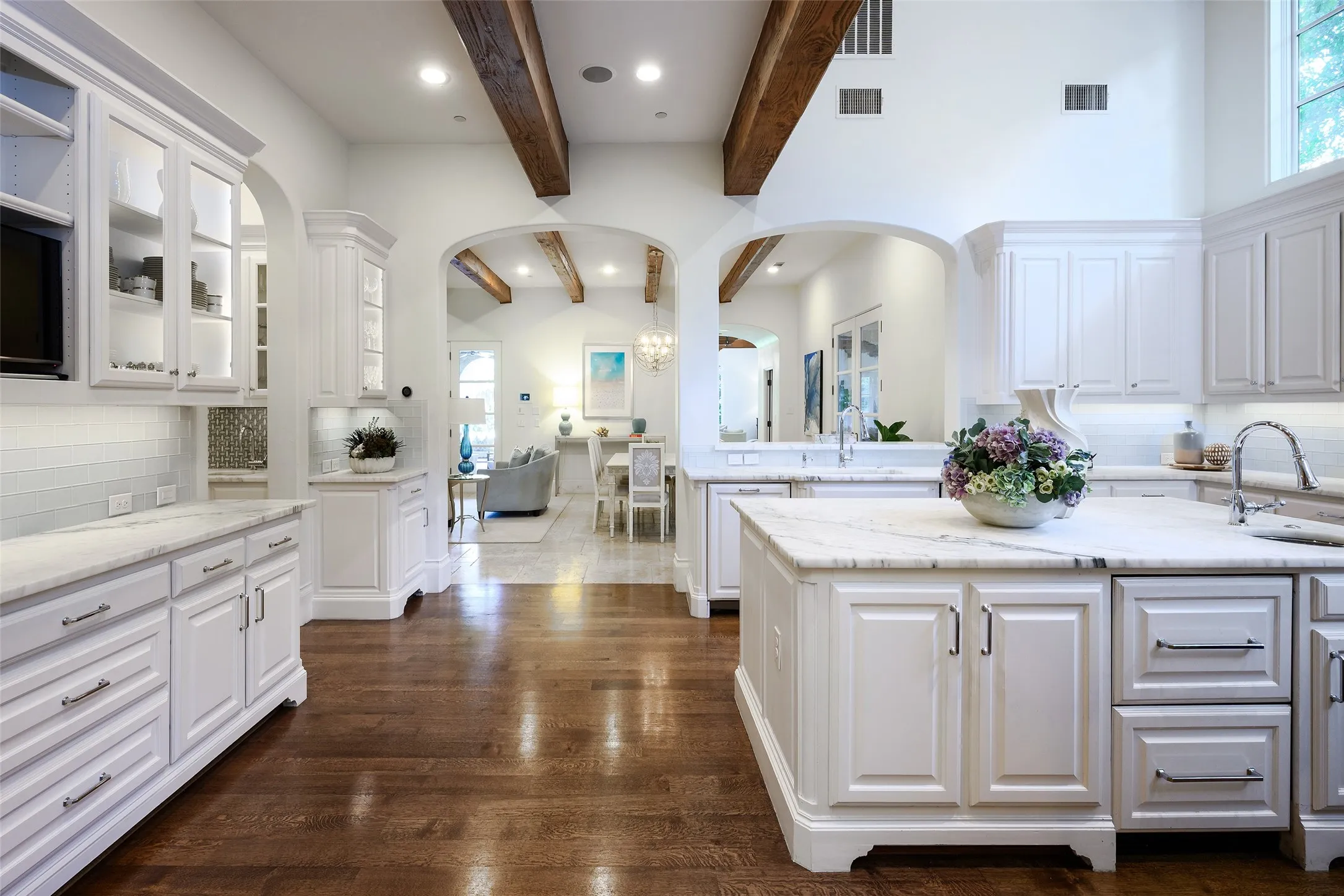 Single Family Residence For Sale in Dallas County , 5543 Edlen Drive, Dallas, Texas 75220, 5 Bedroom, 9 Bathroom, 3 Garage spaces, 8,892 Sqft, built in 2005, mls#21365489, Real Estate Agent in Dallas, Homes For Sale in Dallas county, Homes For Sale in Dallas, Realtor in Dallas Texas, Real Estate Brokerage Independent Realty Texas, Luminita Cordes Realtor