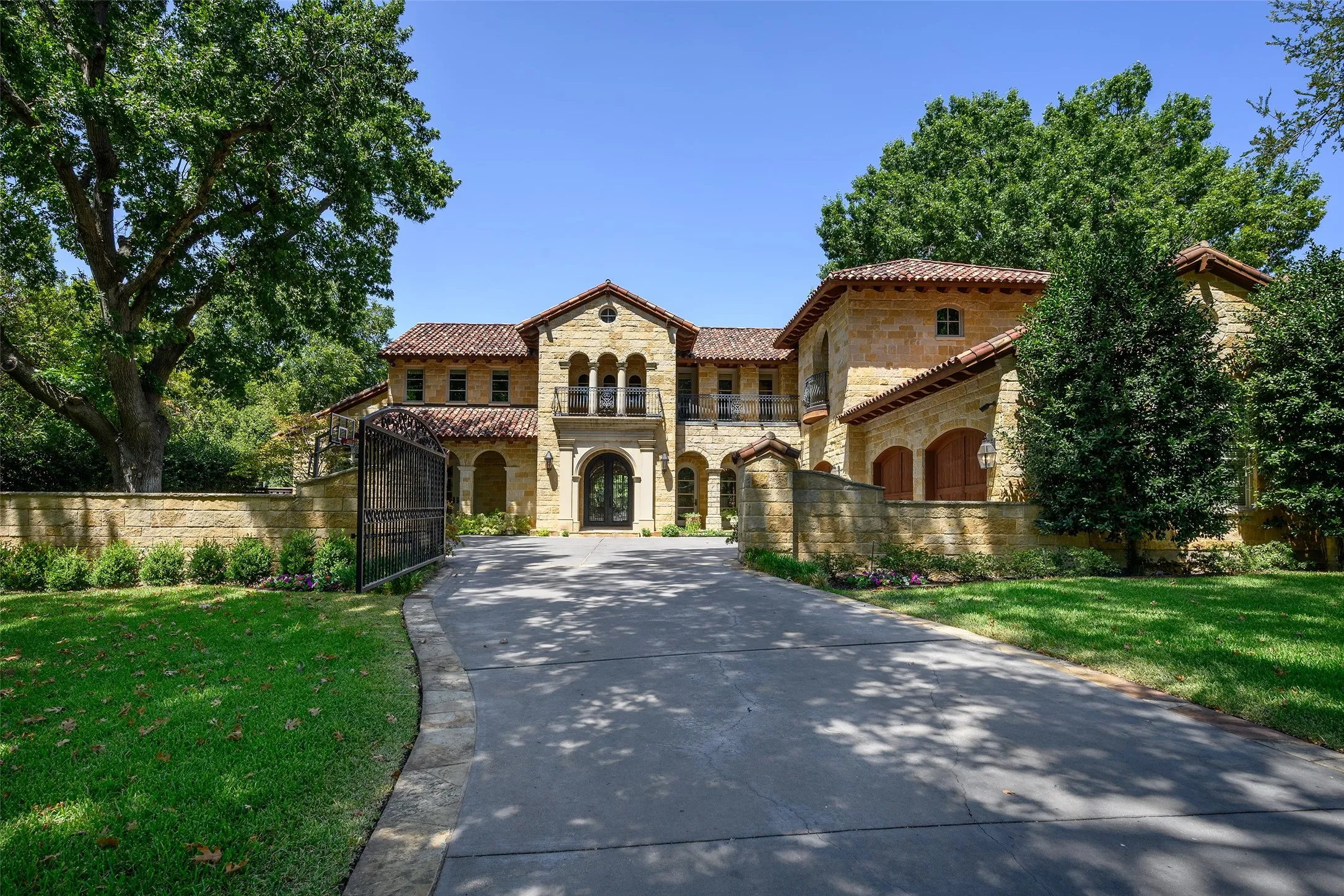 Single Family Residence For Sale in Dallas County , 5543 Edlen Drive, Dallas, Texas 75220, 5 Bedroom, 9 Bathroom, 3 Garage spaces, 8,892 Sqft, built in 2005, mls#21365489, Real Estate Agent in Dallas, Homes For Sale in Dallas county, Homes For Sale in Dallas, Realtor in Dallas Texas, Real Estate Brokerage Independent Realty Texas, Luminita Cordes Realtor