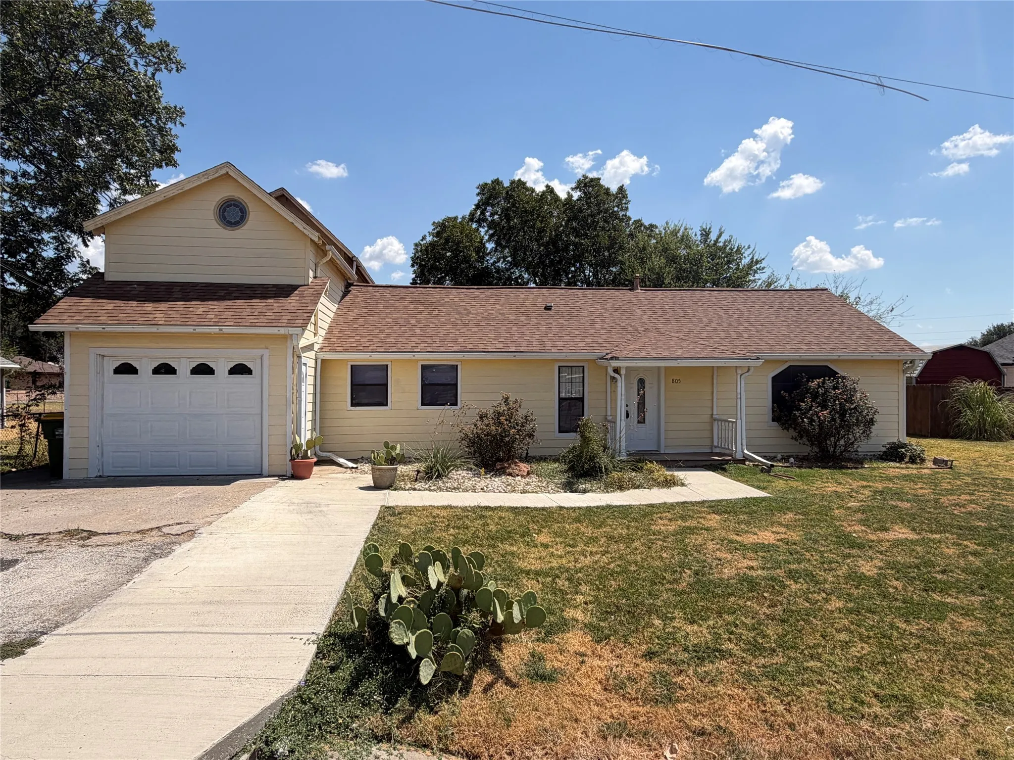 Single Family Residence For Sale in Johnson County , 805 S 3rd Street, Grandview, Texas 76050, 3 Bedroom, 2 Bathroom, 1 Garage spaces, 2,056 Sqft, built in 1950, mls#21373752, Real Estate Agent in Grandview, Homes For Sale in Johnson county, Homes For Sale in Grandview, Realtor in Grandview Texas, Real Estate Brokerage Independent Realty Texas, Luminita Cordes Realtor