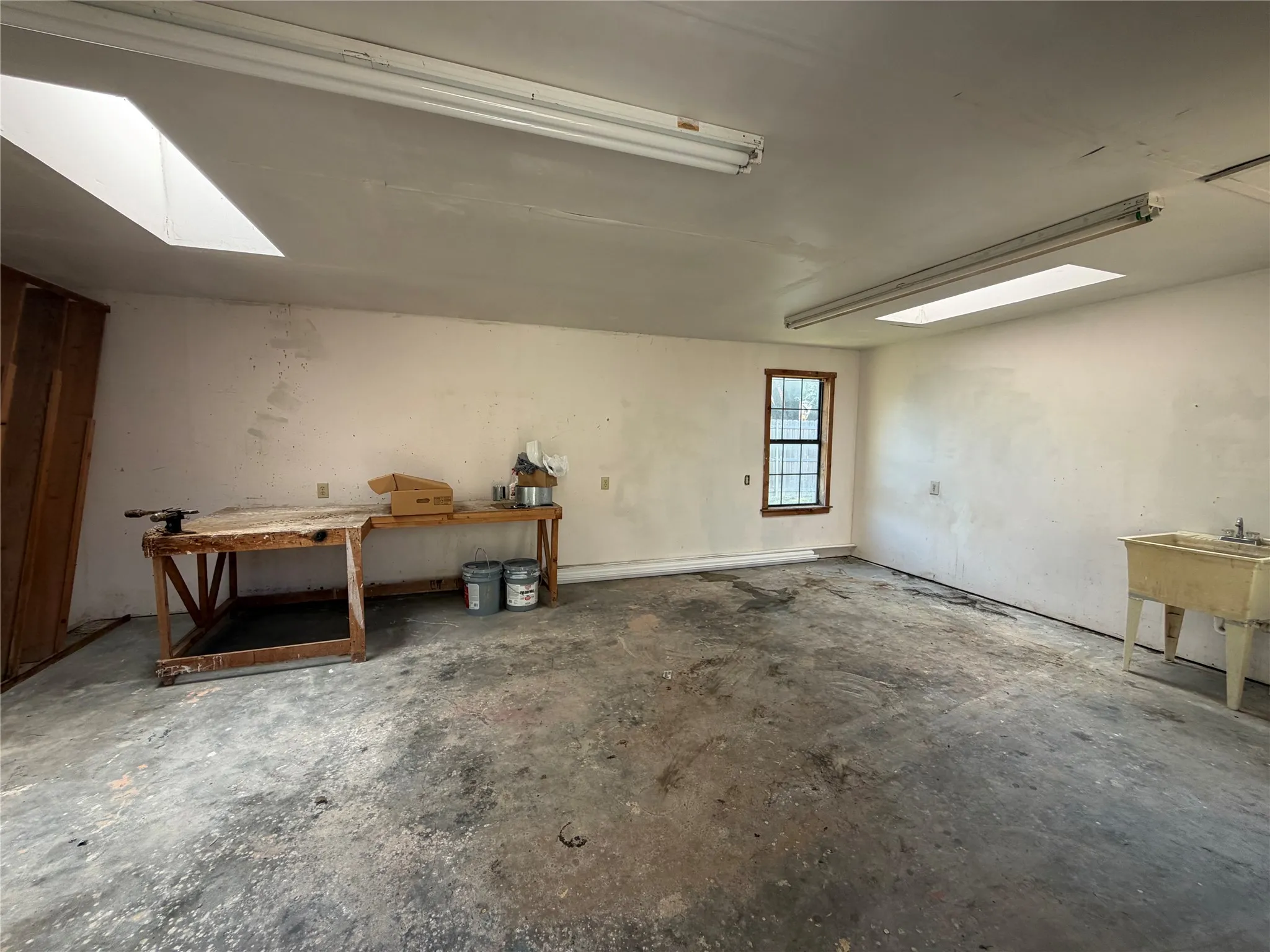 Spacious out building with power