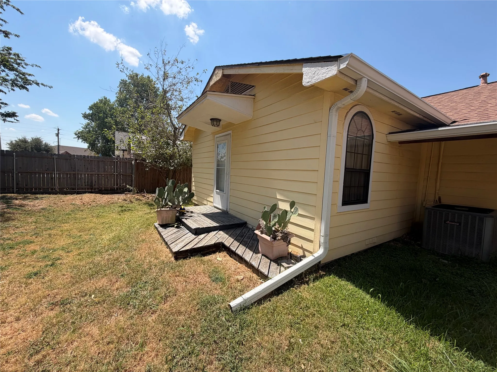 Primary bedroom exit to back yard