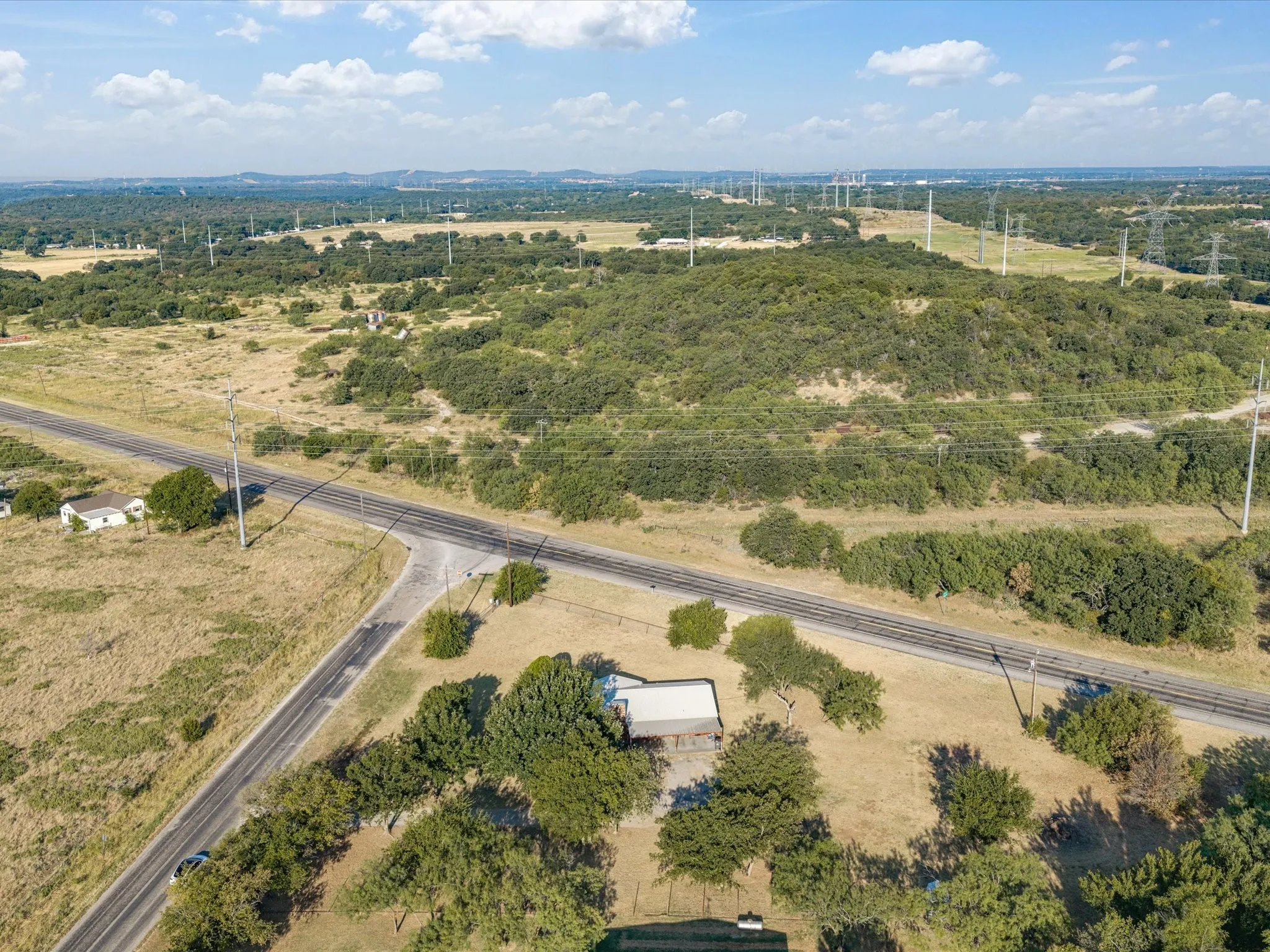 Single Family Residence For Sale in Young County , 584 HWY 16 N, Graham, Texas 76450, 3 Bedroom, 2 Bathroom, Garage spaces, 1,856 Sqft, built in 1965, mls#21370748, Real Estate Agent in Graham, Homes For Sale in Young county, Homes For Sale in Graham, Realtor in Graham Texas, Real Estate Brokerage Independent Realty Texas, Luminita Cordes Realtor