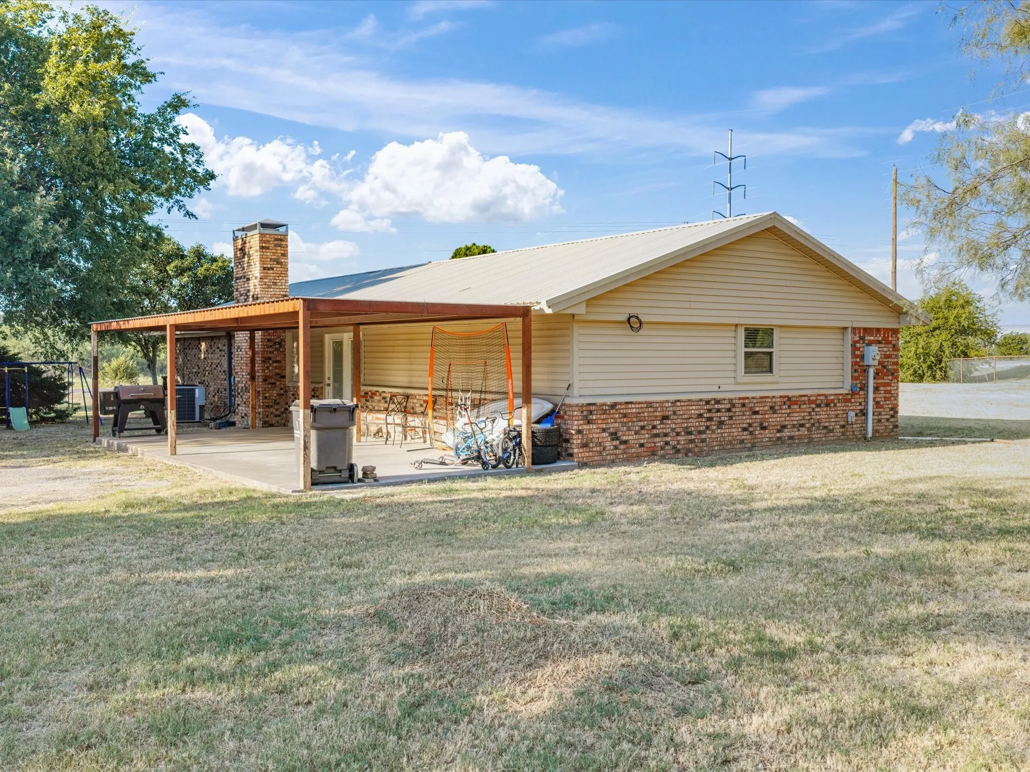 Single Family Residence For Sale in Young County , 584 HWY 16 N, Graham, Texas 76450, 3 Bedroom, 2 Bathroom, Garage spaces, 1,856 Sqft, built in 1965, mls#21370748, Real Estate Agent in Graham, Homes For Sale in Young county, Homes For Sale in Graham, Realtor in Graham Texas, Real Estate Brokerage Independent Realty Texas, Luminita Cordes Realtor