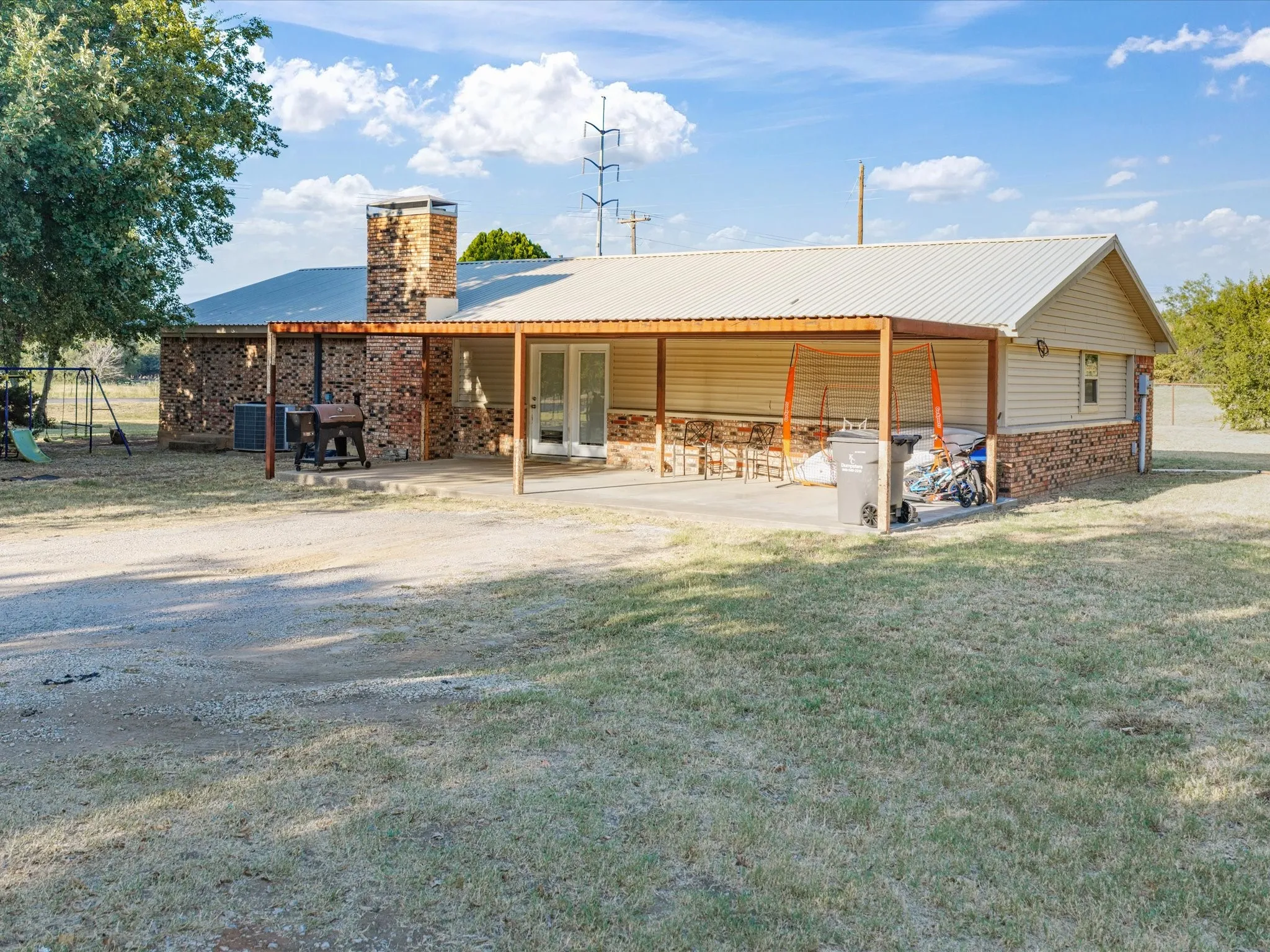 Single Family Residence For Sale in Young County , 584 HWY 16 N, Graham, Texas 76450, 3 Bedroom, 2 Bathroom, Garage spaces, 1,856 Sqft, built in 1965, mls#21370748, Real Estate Agent in Graham, Homes For Sale in Young county, Homes For Sale in Graham, Realtor in Graham Texas, Real Estate Brokerage Independent Realty Texas, Luminita Cordes Realtor