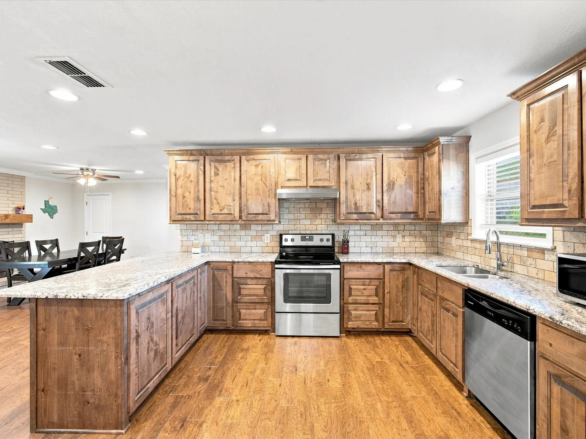 Single Family Residence For Sale in Young County , 584 HWY 16 N, Graham, Texas 76450, 3 Bedroom, 2 Bathroom, Garage spaces, 1,856 Sqft, built in 1965, mls#21370748, Real Estate Agent in Graham, Homes For Sale in Young county, Homes For Sale in Graham, Realtor in Graham Texas, Real Estate Brokerage Independent Realty Texas, Luminita Cordes Realtor