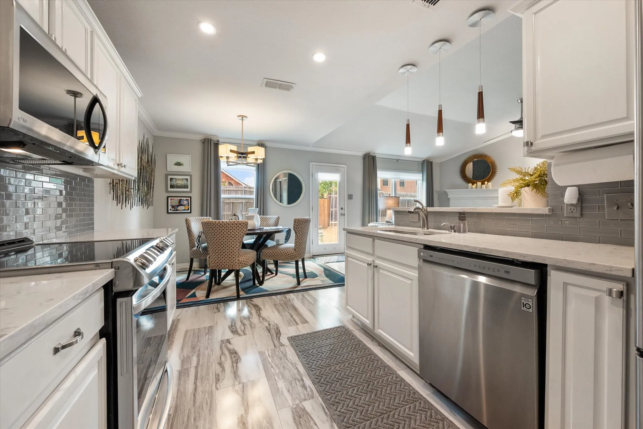 Single Family Residence For Sale in Tarrant County , 2708 Jennie Wells Drive, Mansfield, Texas 76063, 3 Bedroom, 2 Bathroom, 2 Garage spaces, 1,357 Sqft, built in 1999, mls#21373732, Real Estate Agent in Mansfield, Homes For Sale in Tarrant county, Homes For Sale in Mansfield, Realtor in Mansfield Texas, Real Estate Brokerage Independent Realty Texas, Luminita Cordes Realtor