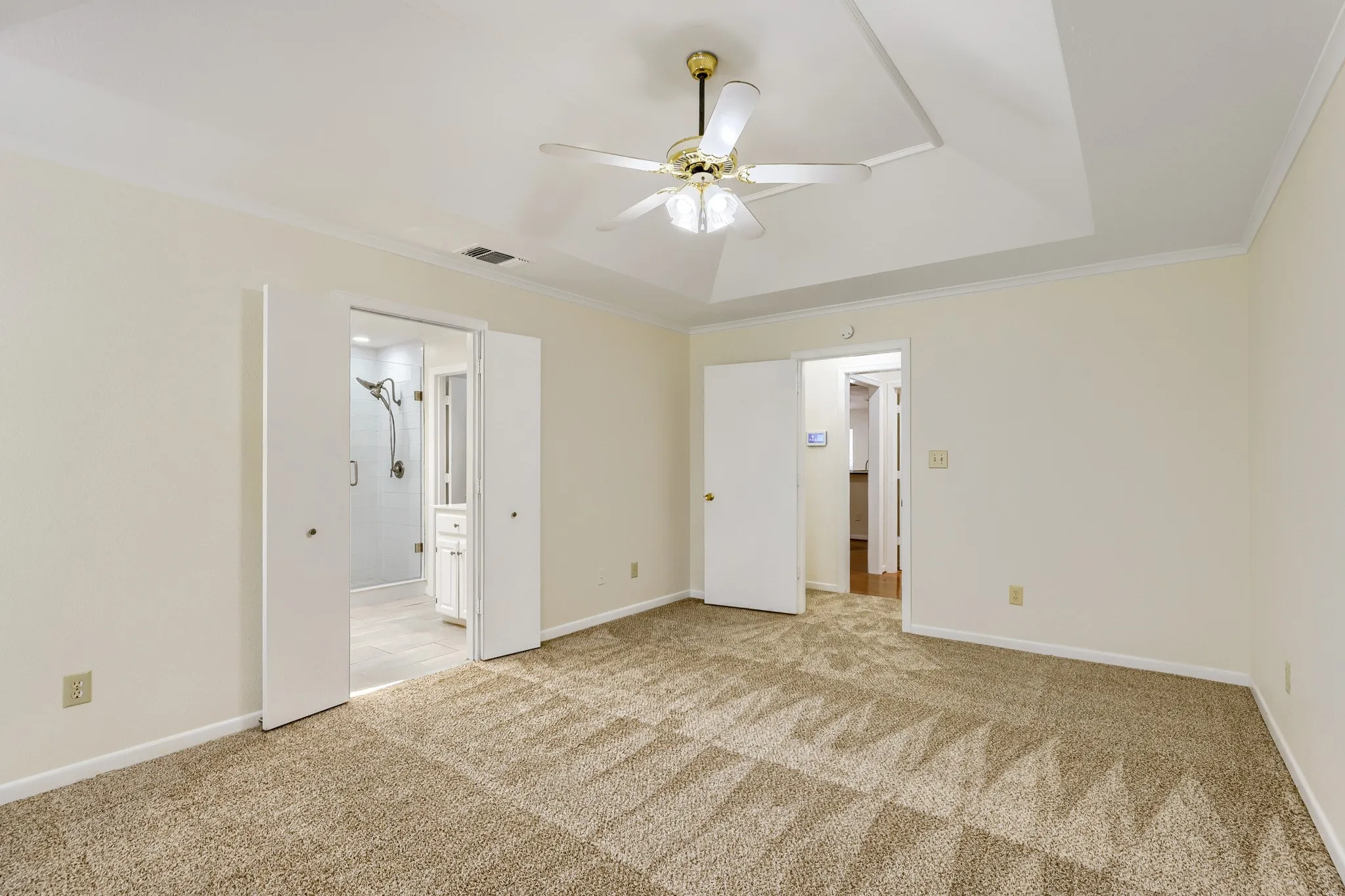Single Family Residence For Sale in Dallas County , 806 Royal Birkdale Drive, Garland, Texas 75044, 3 Bedroom, 3 Bathroom, 2 Garage spaces, 2,258 Sqft, built in 1986, mls#21372639, Real Estate Agent in Garland, Homes For Sale in Dallas county, Homes For Sale in Garland, Realtor in Garland Texas, Real Estate Brokerage Independent Realty Texas, Luminita Cordes Realtor