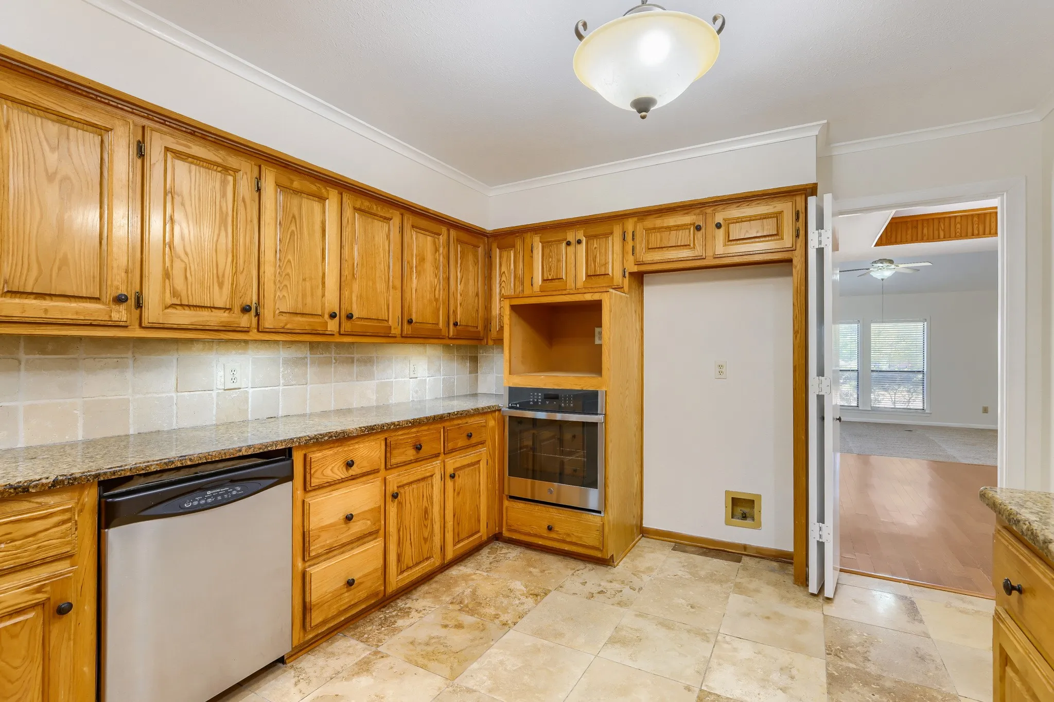 Single Family Residence For Sale in Dallas County , 806 Royal Birkdale Drive, Garland, Texas 75044, 3 Bedroom, 3 Bathroom, 2 Garage spaces, 2,258 Sqft, built in 1986, mls#21372639, Real Estate Agent in Garland, Homes For Sale in Dallas county, Homes For Sale in Garland, Realtor in Garland Texas, Real Estate Brokerage Independent Realty Texas, Luminita Cordes Realtor
