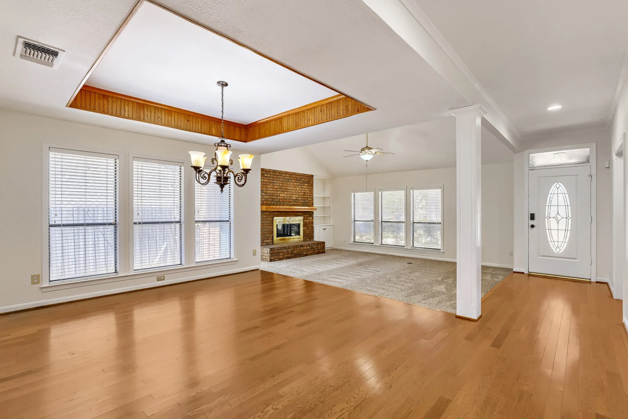 Single Family Residence For Sale in Dallas County , 806 Royal Birkdale Drive, Garland, Texas 75044, 3 Bedroom, 3 Bathroom, 2 Garage spaces, 2,258 Sqft, built in 1986, mls#21372639, Real Estate Agent in Garland, Homes For Sale in Dallas county, Homes For Sale in Garland, Realtor in Garland Texas, Real Estate Brokerage Independent Realty Texas, Luminita Cordes Realtor
