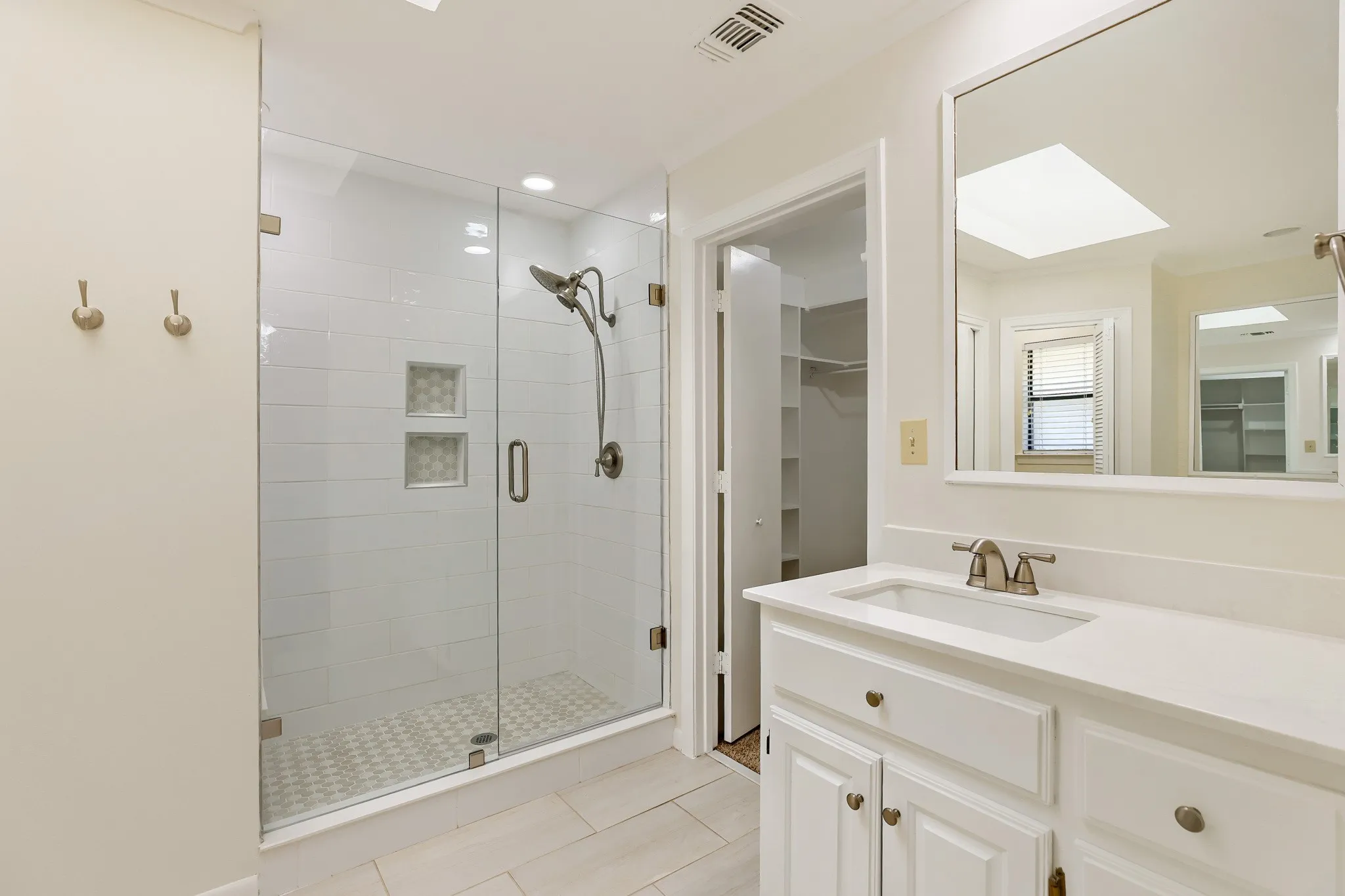 Single Family Residence For Sale in Dallas County , 806 Royal Birkdale Drive, Garland, Texas 75044, 3 Bedroom, 3 Bathroom, 2 Garage spaces, 2,258 Sqft, built in 1986, mls#21372639, Real Estate Agent in Garland, Homes For Sale in Dallas county, Homes For Sale in Garland, Realtor in Garland Texas, Real Estate Brokerage Independent Realty Texas, Luminita Cordes Realtor