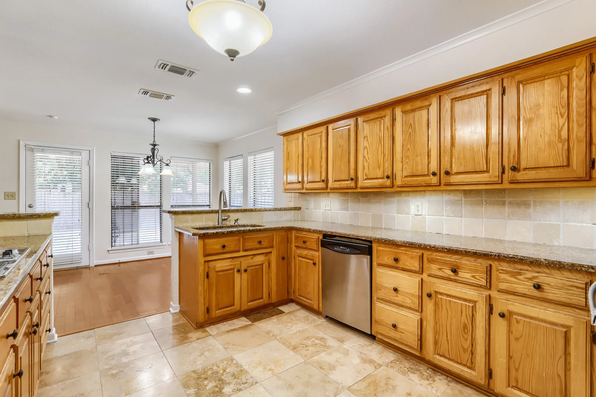 Single Family Residence For Sale in Dallas County , 806 Royal Birkdale Drive, Garland, Texas 75044, 3 Bedroom, 3 Bathroom, 2 Garage spaces, 2,258 Sqft, built in 1986, mls#21372639, Real Estate Agent in Garland, Homes For Sale in Dallas county, Homes For Sale in Garland, Realtor in Garland Texas, Real Estate Brokerage Independent Realty Texas, Luminita Cordes Realtor