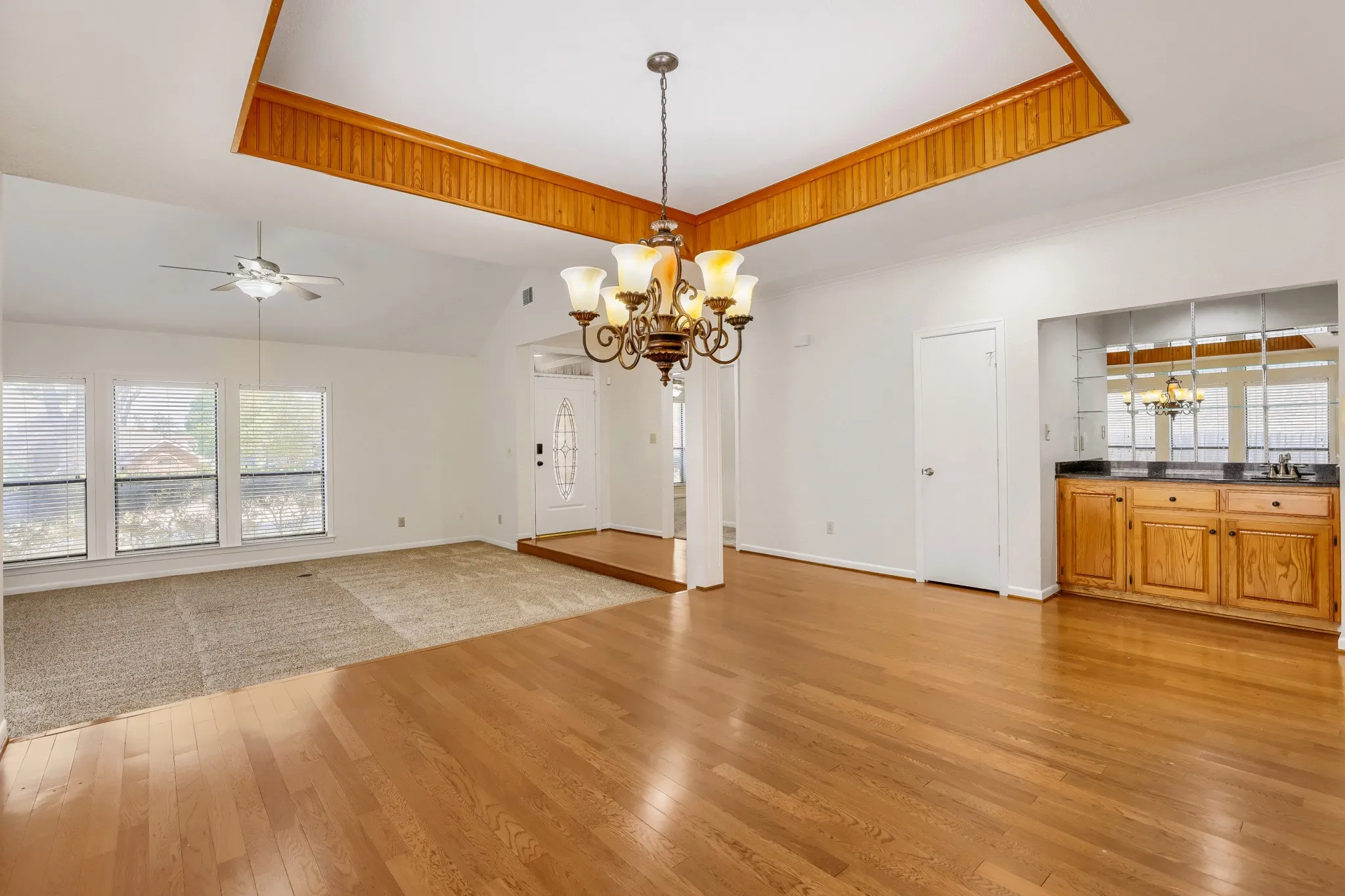 Single Family Residence For Sale in Dallas County , 806 Royal Birkdale Drive, Garland, Texas 75044, 3 Bedroom, 3 Bathroom, 2 Garage spaces, 2,258 Sqft, built in 1986, mls#21372639, Real Estate Agent in Garland, Homes For Sale in Dallas county, Homes For Sale in Garland, Realtor in Garland Texas, Real Estate Brokerage Independent Realty Texas, Luminita Cordes Realtor