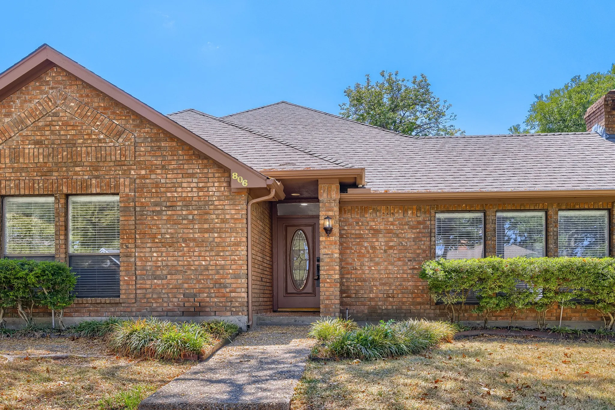 Single Family Residence For Sale in Dallas County , 806 Royal Birkdale Drive, Garland, Texas 75044, 3 Bedroom, 3 Bathroom, 2 Garage spaces, 2,258 Sqft, built in 1986, mls#21372639, Real Estate Agent in Garland, Homes For Sale in Dallas county, Homes For Sale in Garland, Realtor in Garland Texas, Real Estate Brokerage Independent Realty Texas, Luminita Cordes Realtor