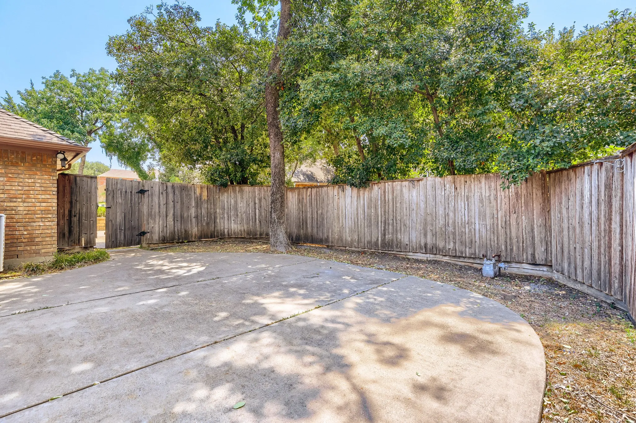 Single Family Residence For Sale in Dallas County , 806 Royal Birkdale Drive, Garland, Texas 75044, 3 Bedroom, 3 Bathroom, 2 Garage spaces, 2,258 Sqft, built in 1986, mls#21372639, Real Estate Agent in Garland, Homes For Sale in Dallas county, Homes For Sale in Garland, Realtor in Garland Texas, Real Estate Brokerage Independent Realty Texas, Luminita Cordes Realtor