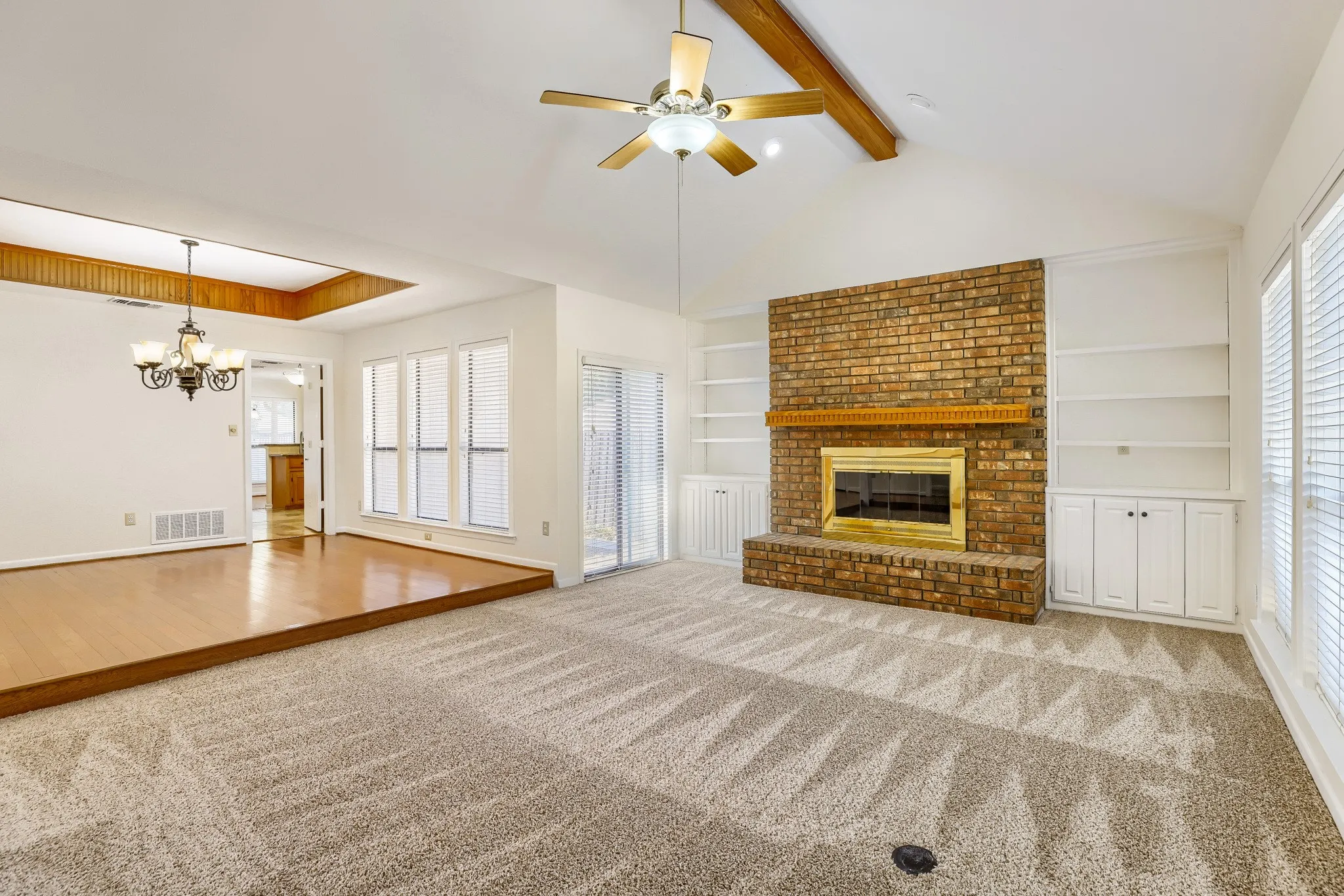 Single Family Residence For Sale in Dallas County , 806 Royal Birkdale Drive, Garland, Texas 75044, 3 Bedroom, 3 Bathroom, 2 Garage spaces, 2,258 Sqft, built in 1986, mls#21372639, Real Estate Agent in Garland, Homes For Sale in Dallas county, Homes For Sale in Garland, Realtor in Garland Texas, Real Estate Brokerage Independent Realty Texas, Luminita Cordes Realtor