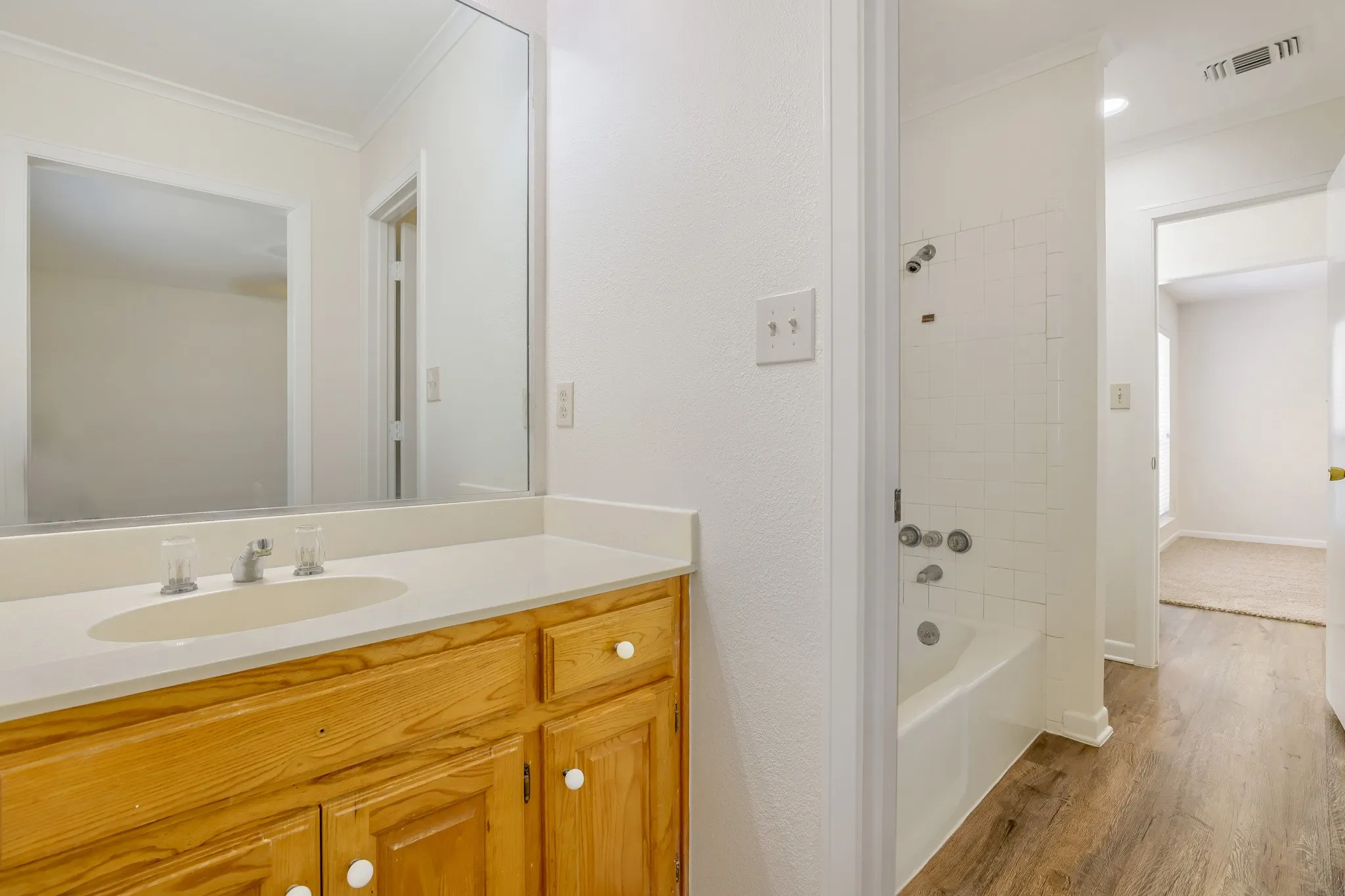 Single Family Residence For Sale in Dallas County , 806 Royal Birkdale Drive, Garland, Texas 75044, 3 Bedroom, 3 Bathroom, 2 Garage spaces, 2,258 Sqft, built in 1986, mls#21372639, Real Estate Agent in Garland, Homes For Sale in Dallas county, Homes For Sale in Garland, Realtor in Garland Texas, Real Estate Brokerage Independent Realty Texas, Luminita Cordes Realtor