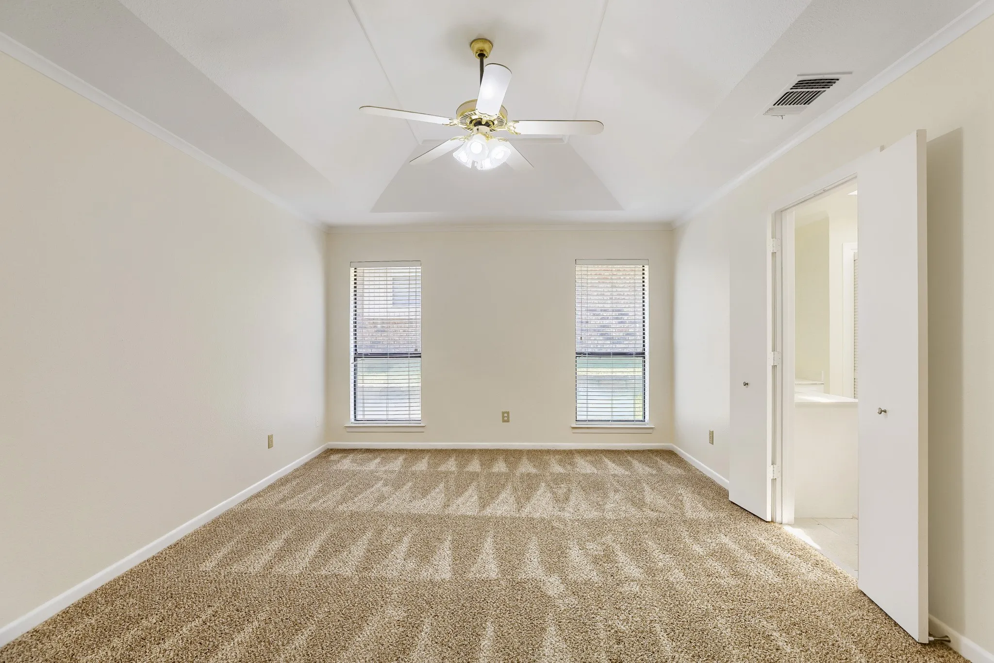 Single Family Residence For Sale in Dallas County , 806 Royal Birkdale Drive, Garland, Texas 75044, 3 Bedroom, 3 Bathroom, 2 Garage spaces, 2,258 Sqft, built in 1986, mls#21372639, Real Estate Agent in Garland, Homes For Sale in Dallas county, Homes For Sale in Garland, Realtor in Garland Texas, Real Estate Brokerage Independent Realty Texas, Luminita Cordes Realtor