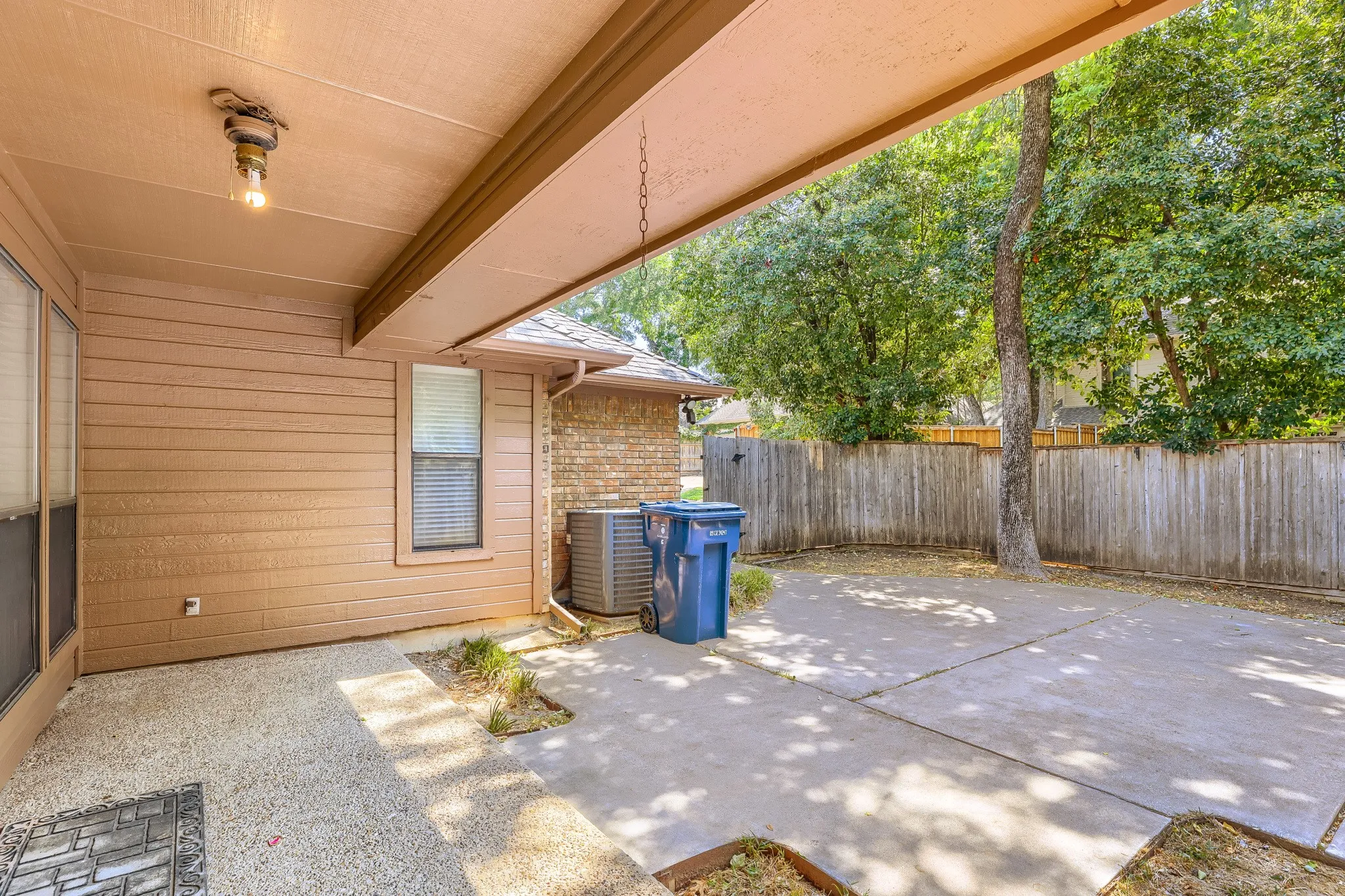 Single Family Residence For Sale in Dallas County , 806 Royal Birkdale Drive, Garland, Texas 75044, 3 Bedroom, 3 Bathroom, 2 Garage spaces, 2,258 Sqft, built in 1986, mls#21372639, Real Estate Agent in Garland, Homes For Sale in Dallas county, Homes For Sale in Garland, Realtor in Garland Texas, Real Estate Brokerage Independent Realty Texas, Luminita Cordes Realtor