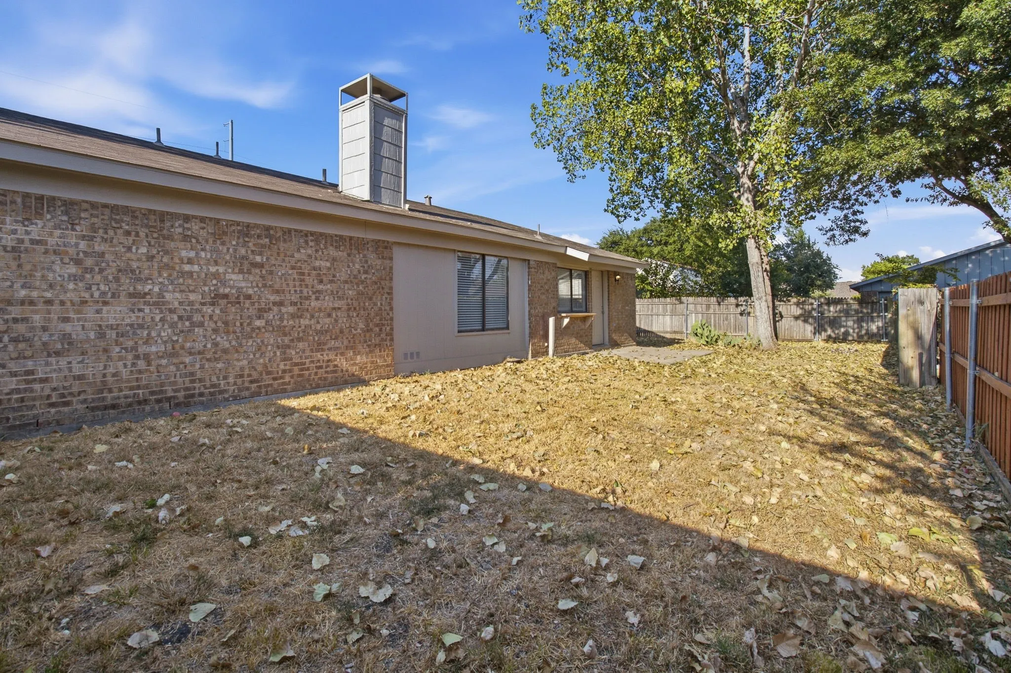 Single Family Residence For Sale in Dallas County , 3914 Wheelwright Drive, Garland, Texas 75044, 3 Bedroom, 2 Bathroom, 2 Garage spaces, 1,540 Sqft, built in 1985, mls#21373448, Real Estate Agent in Garland, Homes For Sale in Dallas county, Homes For Sale in Garland, Realtor in Garland Texas, Real Estate Brokerage Independent Realty Texas, Luminita Cordes Realtor
