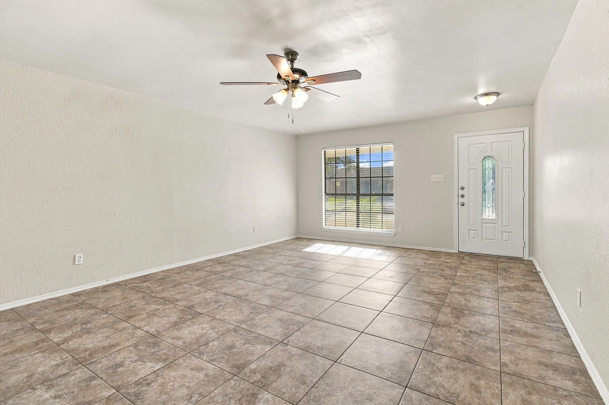 Single Family Residence For Sale in Dallas County , 3914 Wheelwright Drive, Garland, Texas 75044, 3 Bedroom, 2 Bathroom, 2 Garage spaces, 1,540 Sqft, built in 1985, mls#21373448, Real Estate Agent in Garland, Homes For Sale in Dallas county, Homes For Sale in Garland, Realtor in Garland Texas, Real Estate Brokerage Independent Realty Texas, Luminita Cordes Realtor
