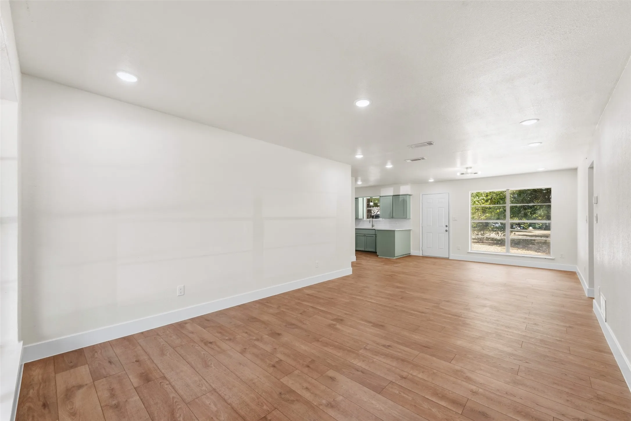Single Family Residence For Sale in Denton County , 504 Hill Street, Aubrey, Texas 76227, 3 Bedroom, 2 Bathroom, 1 Garage spaces, 1,498 Sqft, built in 1965, mls#21374172, Real Estate Agent in Aubrey, Homes For Sale in Denton county, Homes For Sale in Aubrey, Realtor in Aubrey Texas, Real Estate Brokerage Independent Realty Texas, Luminita Cordes Realtor