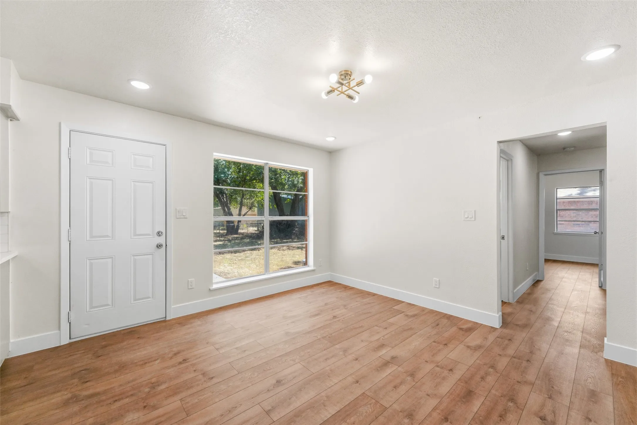 Single Family Residence For Sale in Denton County , 504 Hill Street, Aubrey, Texas 76227, 3 Bedroom, 2 Bathroom, 1 Garage spaces, 1,498 Sqft, built in 1965, mls#21374172, Real Estate Agent in Aubrey, Homes For Sale in Denton county, Homes For Sale in Aubrey, Realtor in Aubrey Texas, Real Estate Brokerage Independent Realty Texas, Luminita Cordes Realtor