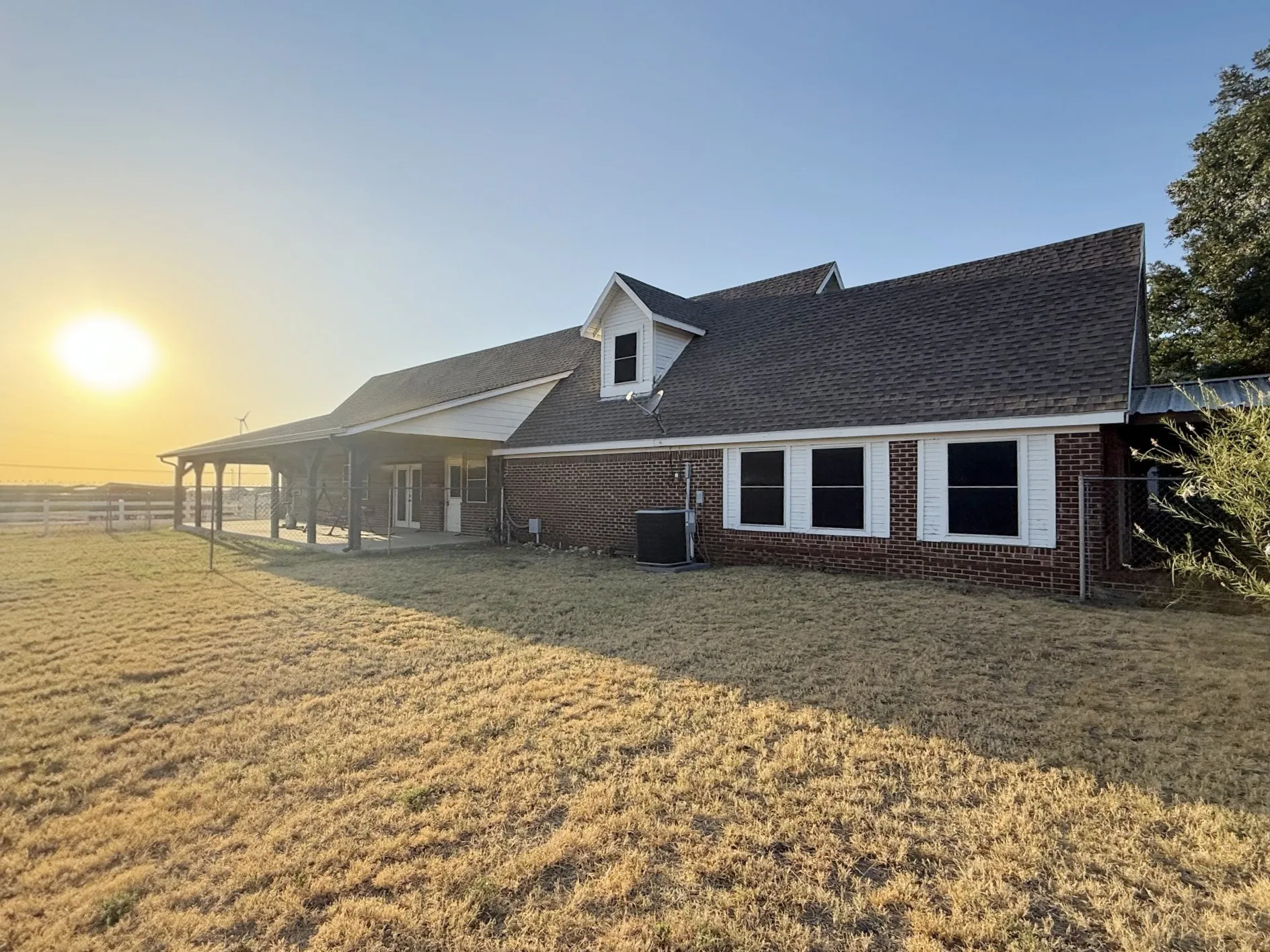 Single Family Residence For Sale in Tarrant County , 2405 Texan Drive, Haslet, Texas 76052, 4 Bedroom, 2 Bathroom, 3 Garage spaces, 4,410 Sqft, built in 1977, mls#21374168, Real Estate Agent in Haslet, Homes For Sale in Tarrant county, Homes For Sale in Haslet, Realtor in Haslet Texas, Real Estate Brokerage Independent Realty Texas, Luminita Cordes Realtor