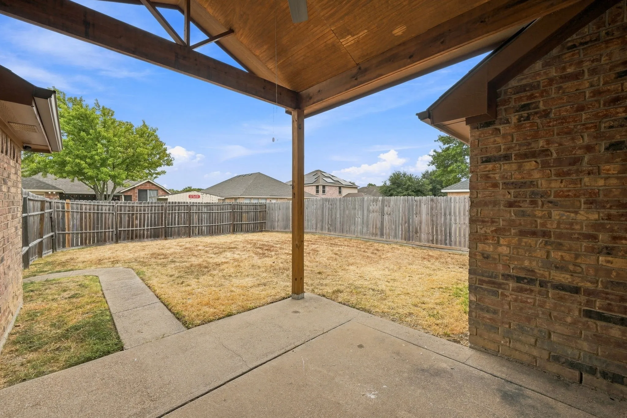 Single Family Residence For Sale in Ellis County , 108 Oak Hollow Lane, Red Oak, Texas 75154, 3 Bedroom, 2 Bathroom, 2 Garage spaces, 1,650 Sqft, built in 2002, mls#21374221, Real Estate Agent in Red Oak, Homes For Sale in Ellis county, Homes For Sale in Red Oak, Realtor in Red Oak Texas, Real Estate Brokerage Independent Realty Texas, Luminita Cordes Realtor