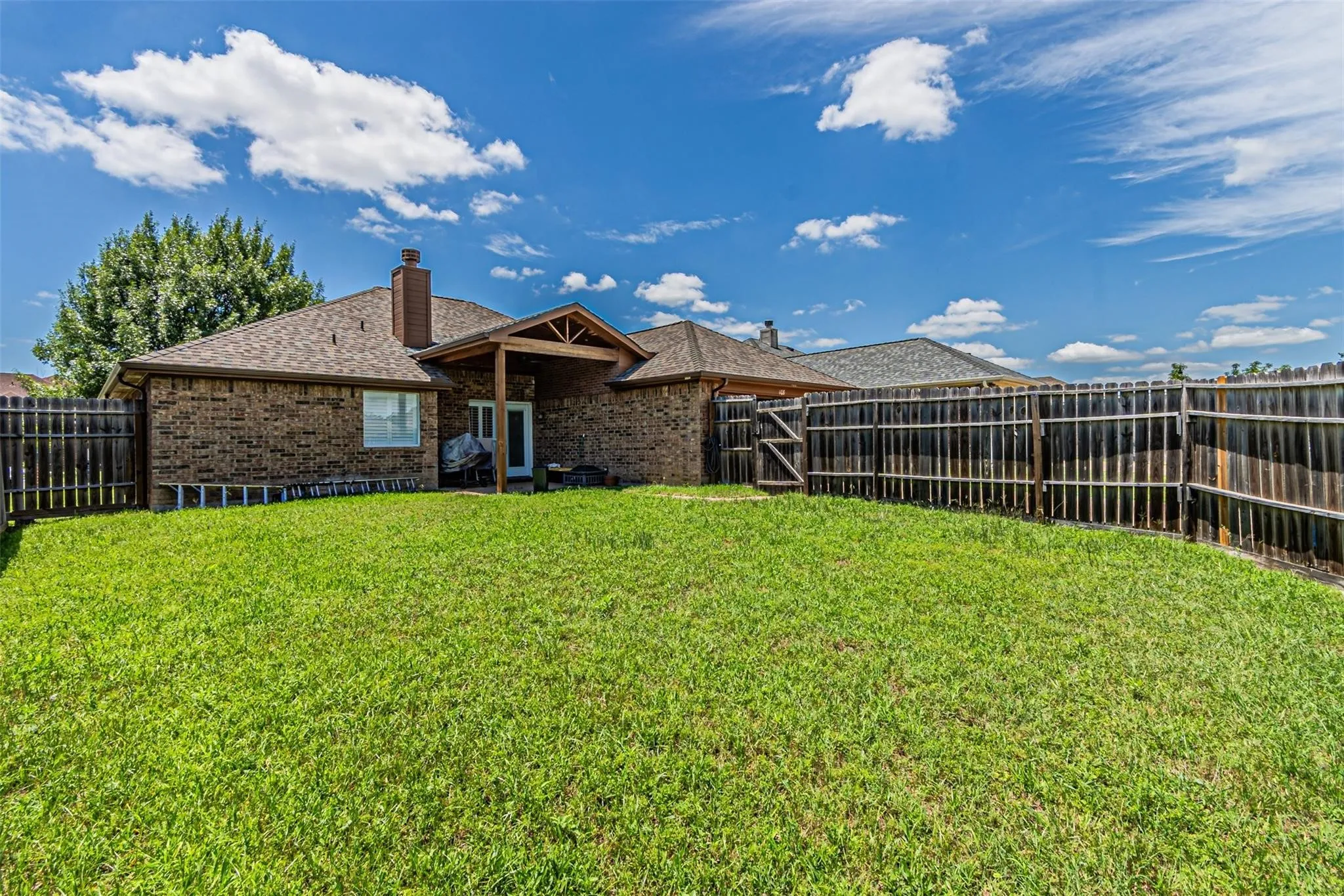 Single Family Residence For Sale in Ellis County , 108 Oak Hollow Lane, Red Oak, Texas 75154, 3 Bedroom, 2 Bathroom, 2 Garage spaces, 1,650 Sqft, built in 2002, mls#21374221, Real Estate Agent in Red Oak, Homes For Sale in Ellis county, Homes For Sale in Red Oak, Realtor in Red Oak Texas, Real Estate Brokerage Independent Realty Texas, Luminita Cordes Realtor