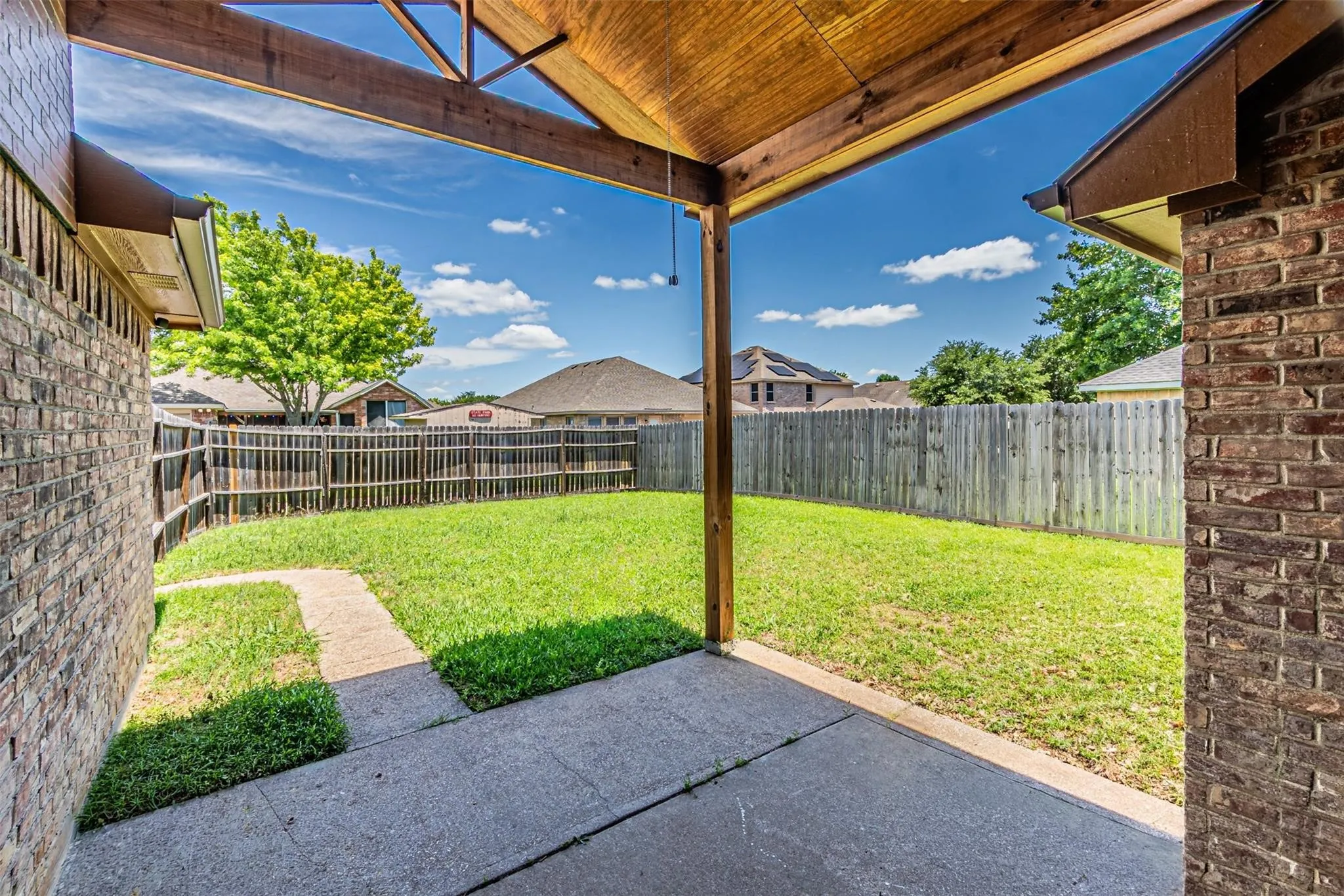 Single Family Residence For Sale in Ellis County , 108 Oak Hollow Lane, Red Oak, Texas 75154, 3 Bedroom, 2 Bathroom, 2 Garage spaces, 1,650 Sqft, built in 2002, mls#21374221, Real Estate Agent in Red Oak, Homes For Sale in Ellis county, Homes For Sale in Red Oak, Realtor in Red Oak Texas, Real Estate Brokerage Independent Realty Texas, Luminita Cordes Realtor
