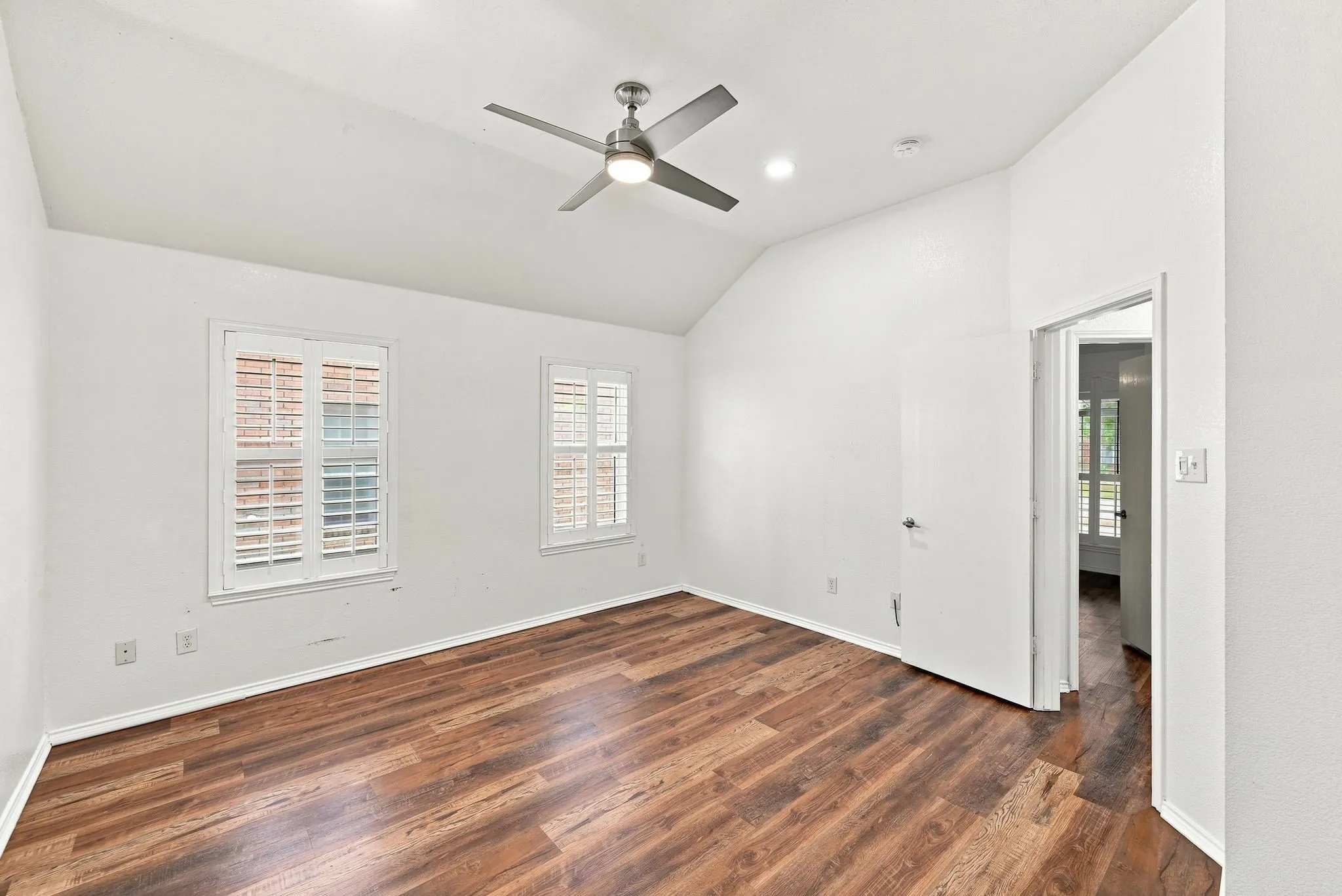 Single Family Residence For Sale in Ellis County , 108 Oak Hollow Lane, Red Oak, Texas 75154, 3 Bedroom, 2 Bathroom, 2 Garage spaces, 1,650 Sqft, built in 2002, mls#21374221, Real Estate Agent in Red Oak, Homes For Sale in Ellis county, Homes For Sale in Red Oak, Realtor in Red Oak Texas, Real Estate Brokerage Independent Realty Texas, Luminita Cordes Realtor