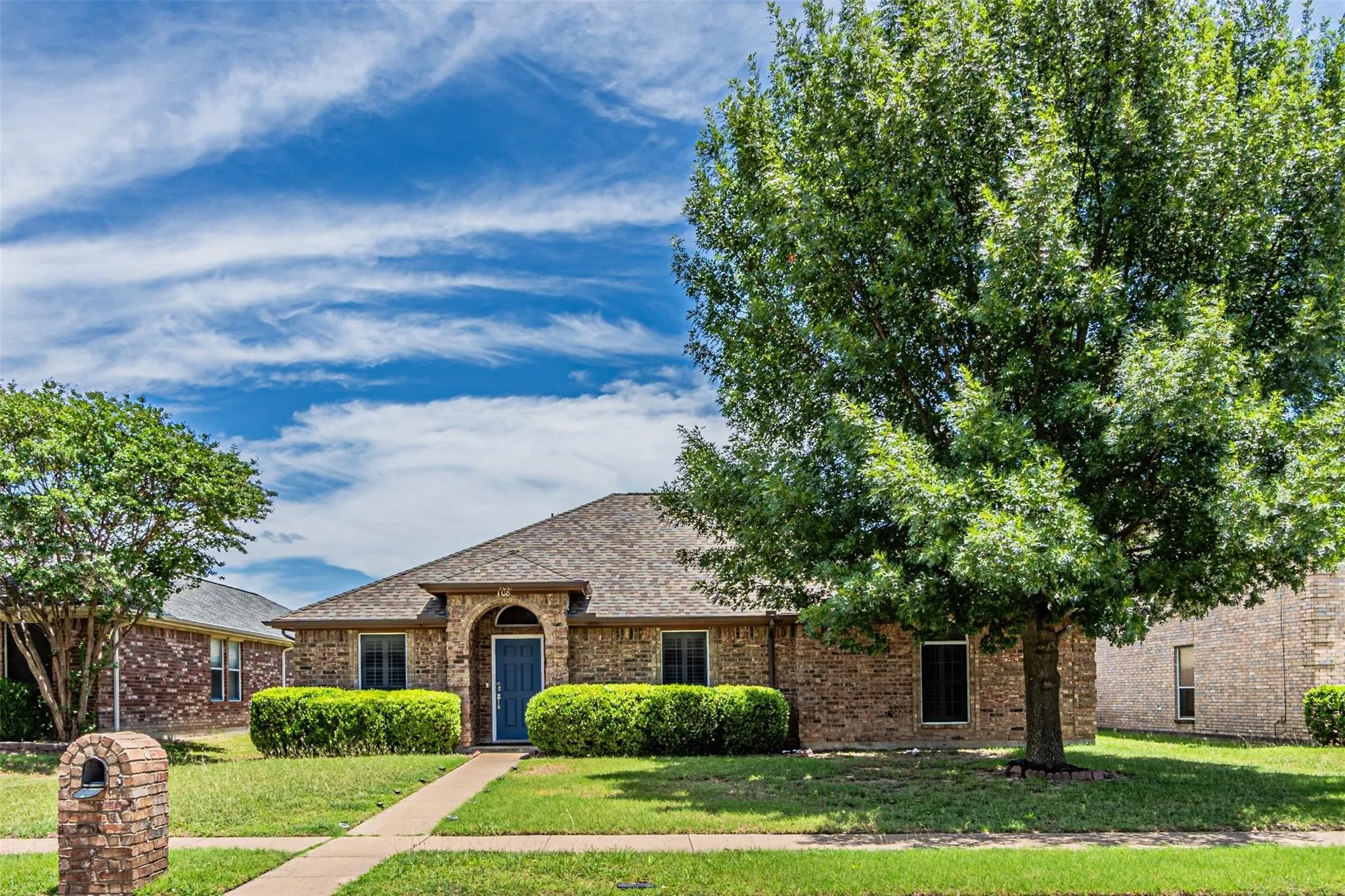 Single Family Residence For Sale in Ellis County , 108 Oak Hollow Lane, Red Oak, Texas 75154, 3 Bedroom, 2 Bathroom, 2 Garage spaces, 1,650 Sqft, built in 2002, mls#21374221, Real Estate Agent in Red Oak, Homes For Sale in Ellis county, Homes For Sale in Red Oak, Realtor in Red Oak Texas, Real Estate Brokerage Independent Realty Texas, Luminita Cordes Realtor