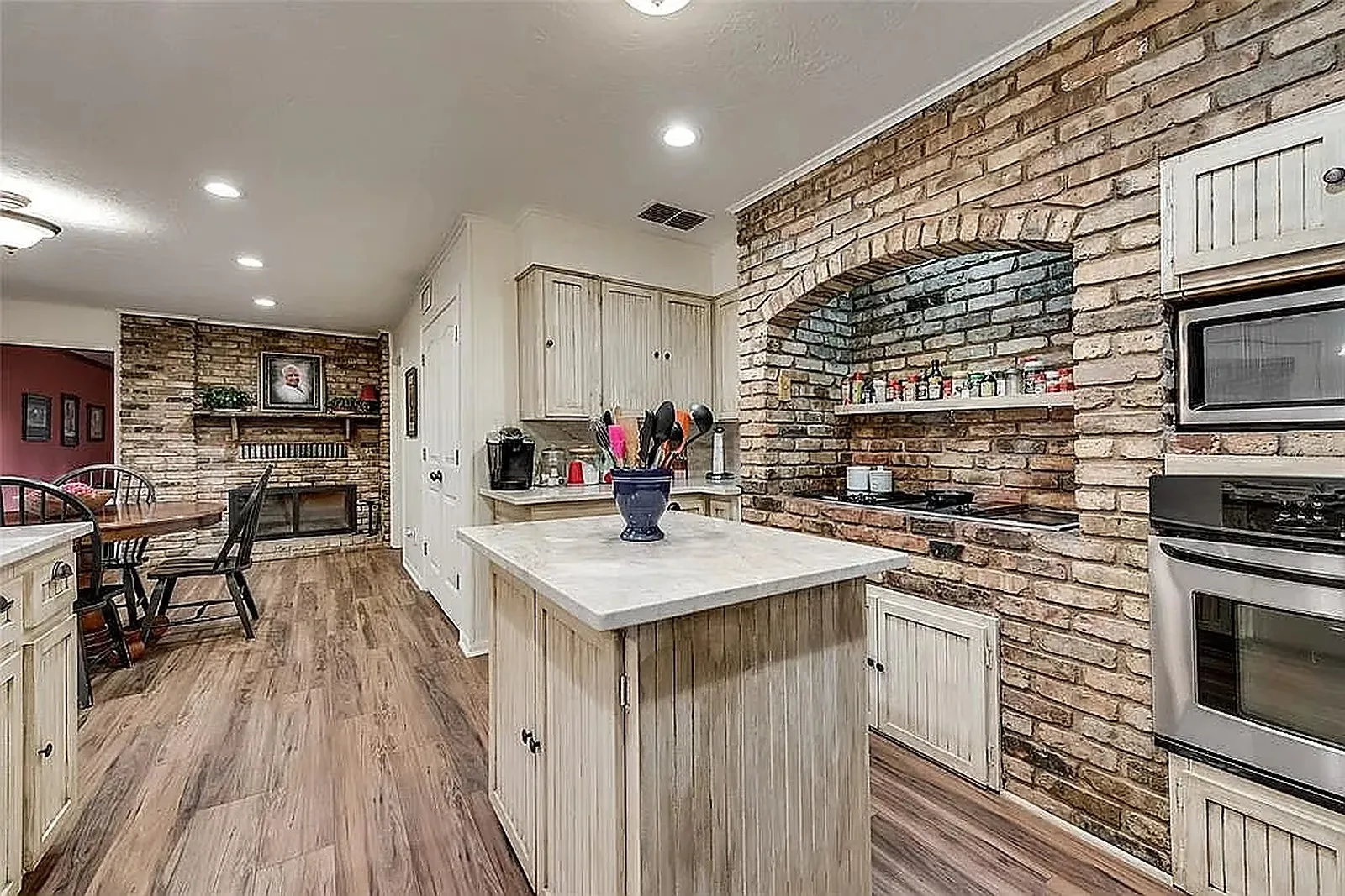 Single Family Residence For Sale in Freestone County , 740 W FM 27, Streetman, Texas 75859, 3 Bedroom, 3 Bathroom, Garage spaces, 3,102 Sqft, built in 1980, mls#21374181, Real Estate Agent in Streetman, Homes For Sale in Freestone county, Homes For Sale in Streetman, Realtor in Streetman Texas, Real Estate Brokerage Independent Realty Texas, Luminita Cordes Realtor