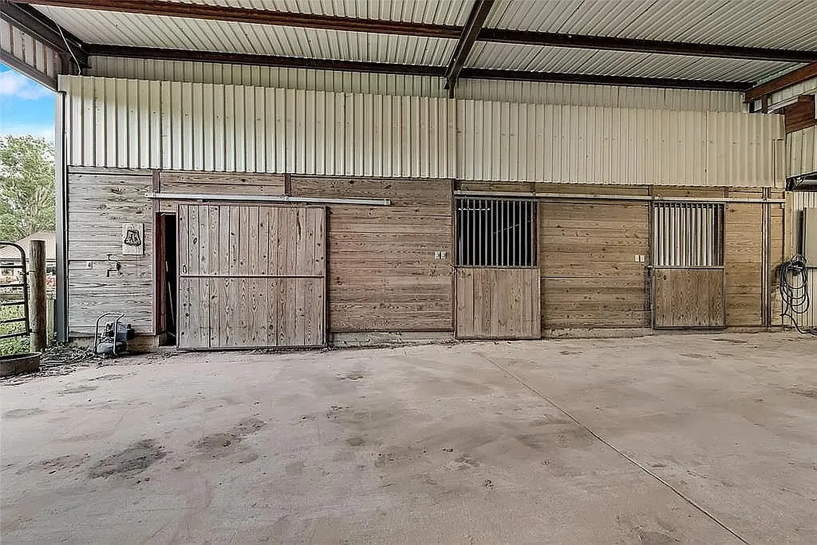 Single Family Residence For Sale in Freestone County , 740 W FM 27, Streetman, Texas 75859, 3 Bedroom, 3 Bathroom, Garage spaces, 3,102 Sqft, built in 1980, mls#21374181, Real Estate Agent in Streetman, Homes For Sale in Freestone county, Homes For Sale in Streetman, Realtor in Streetman Texas, Real Estate Brokerage Independent Realty Texas, Luminita Cordes Realtor