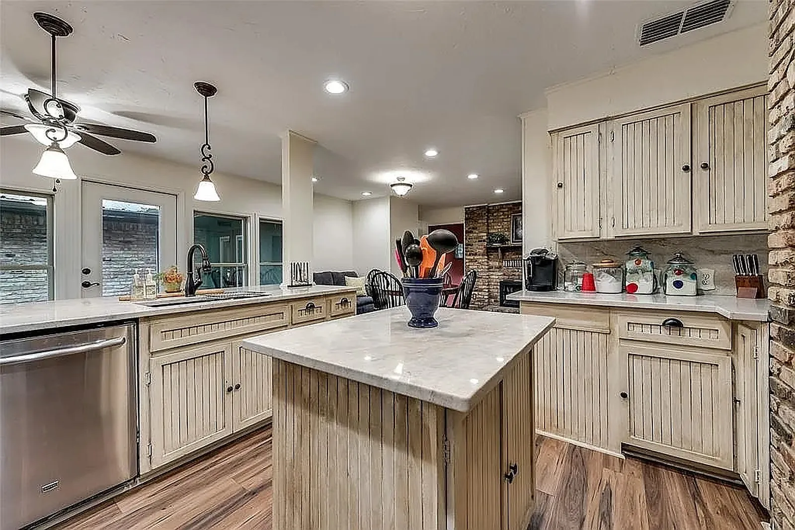 Single Family Residence For Sale in Freestone County , 740 W FM 27, Streetman, Texas 75859, 3 Bedroom, 3 Bathroom, Garage spaces, 3,102 Sqft, built in 1980, mls#21374181, Real Estate Agent in Streetman, Homes For Sale in Freestone county, Homes For Sale in Streetman, Realtor in Streetman Texas, Real Estate Brokerage Independent Realty Texas, Luminita Cordes Realtor
