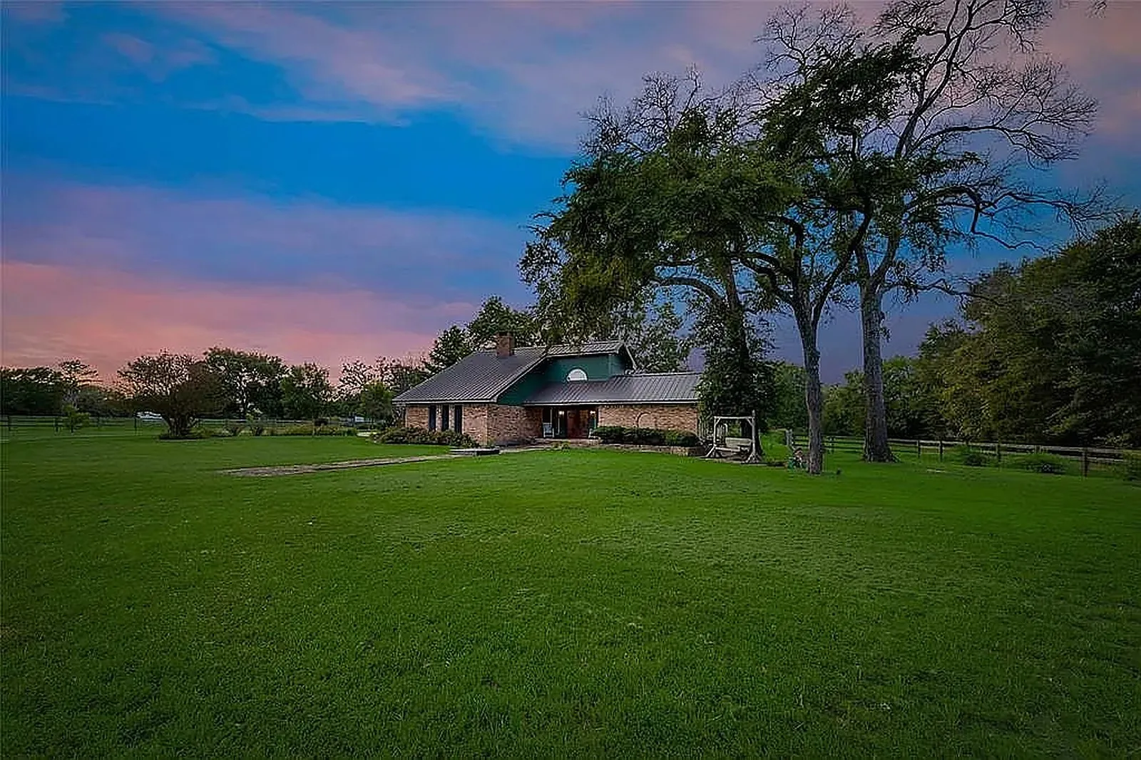 Single Family Residence For Sale in Freestone County , 740 W FM 27, Streetman, Texas 75859, 3 Bedroom, 3 Bathroom, Garage spaces, 3,102 Sqft, built in 1980, mls#21374181, Real Estate Agent in Streetman, Homes For Sale in Freestone county, Homes For Sale in Streetman, Realtor in Streetman Texas, Real Estate Brokerage Independent Realty Texas, Luminita Cordes Realtor