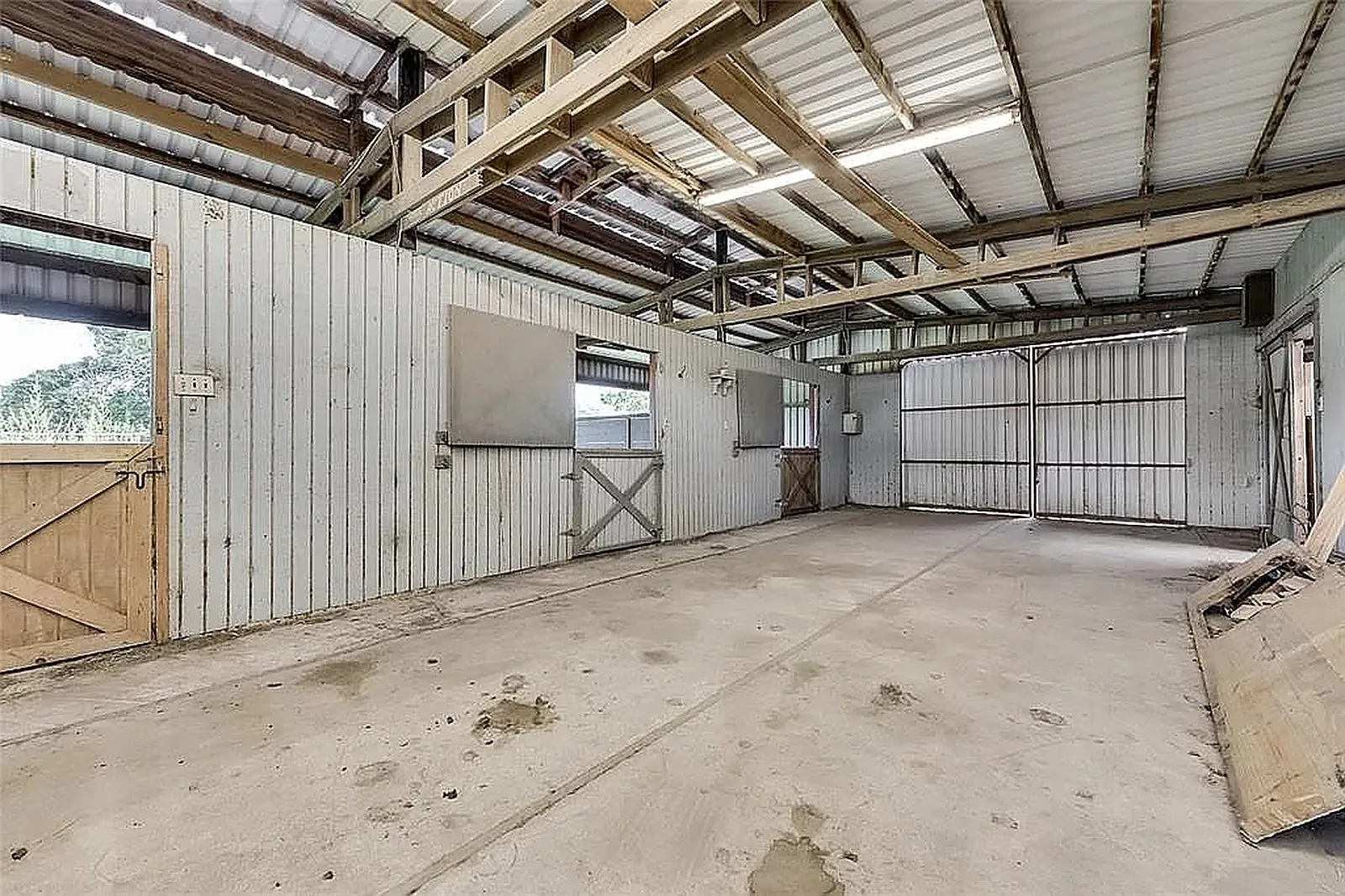 Single Family Residence For Sale in Freestone County , 740 W FM 27, Streetman, Texas 75859, 3 Bedroom, 3 Bathroom, Garage spaces, 3,102 Sqft, built in 1980, mls#21374181, Real Estate Agent in Streetman, Homes For Sale in Freestone county, Homes For Sale in Streetman, Realtor in Streetman Texas, Real Estate Brokerage Independent Realty Texas, Luminita Cordes Realtor
