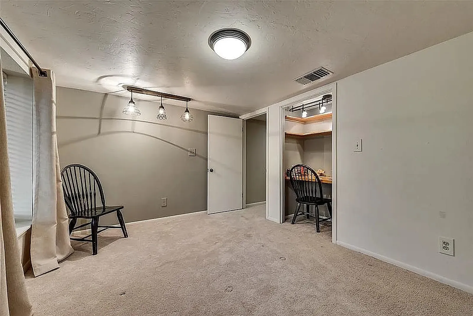 Single Family Residence For Sale in Freestone County , 740 W FM 27, Streetman, Texas 75859, 3 Bedroom, 3 Bathroom, Garage spaces, 3,102 Sqft, built in 1980, mls#21374181, Real Estate Agent in Streetman, Homes For Sale in Freestone county, Homes For Sale in Streetman, Realtor in Streetman Texas, Real Estate Brokerage Independent Realty Texas, Luminita Cordes Realtor