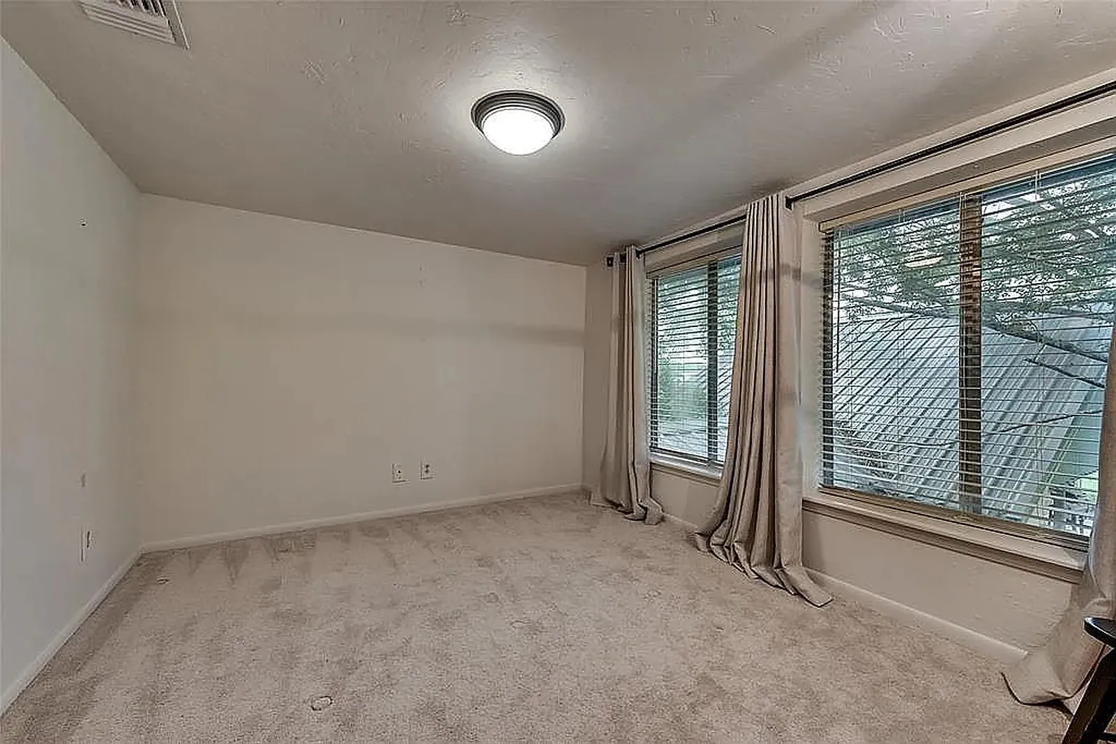 Single Family Residence For Sale in Freestone County , 740 W FM 27, Streetman, Texas 75859, 3 Bedroom, 3 Bathroom, Garage spaces, 3,102 Sqft, built in 1980, mls#21374181, Real Estate Agent in Streetman, Homes For Sale in Freestone county, Homes For Sale in Streetman, Realtor in Streetman Texas, Real Estate Brokerage Independent Realty Texas, Luminita Cordes Realtor
