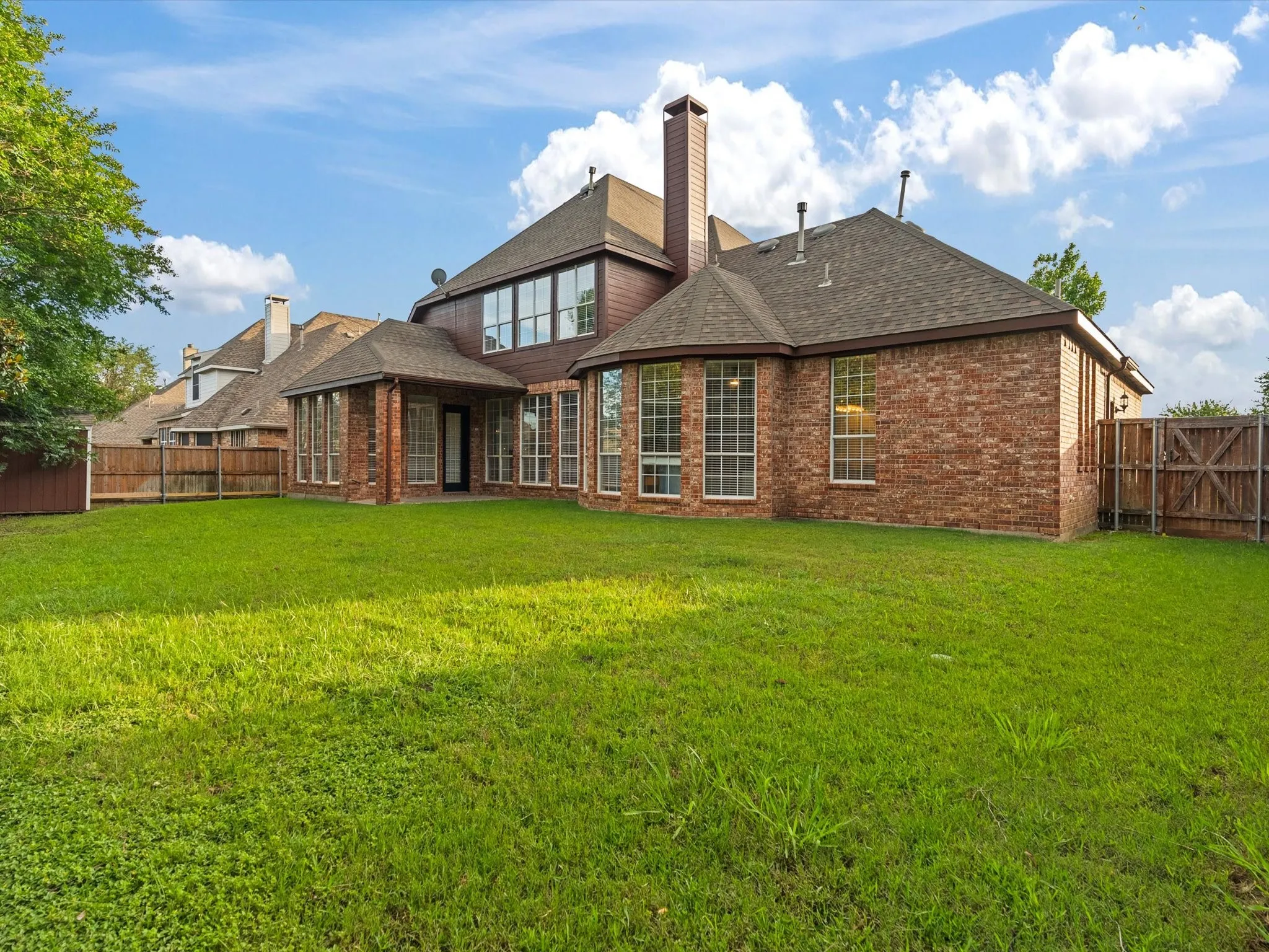 Single Family Residence For Sale in Denton County , 4332 Milsop Drive, Carrollton, Texas 75010, 4 Bedroom, 5 Bathroom, 3 Garage spaces, 3,999 Sqft, built in 2001, mls#21374178, Real Estate Agent in Carrollton, Homes For Sale in Denton county, Homes For Sale in Carrollton, Realtor in Carrollton Texas, Real Estate Brokerage Independent Realty Texas, Luminita Cordes Realtor