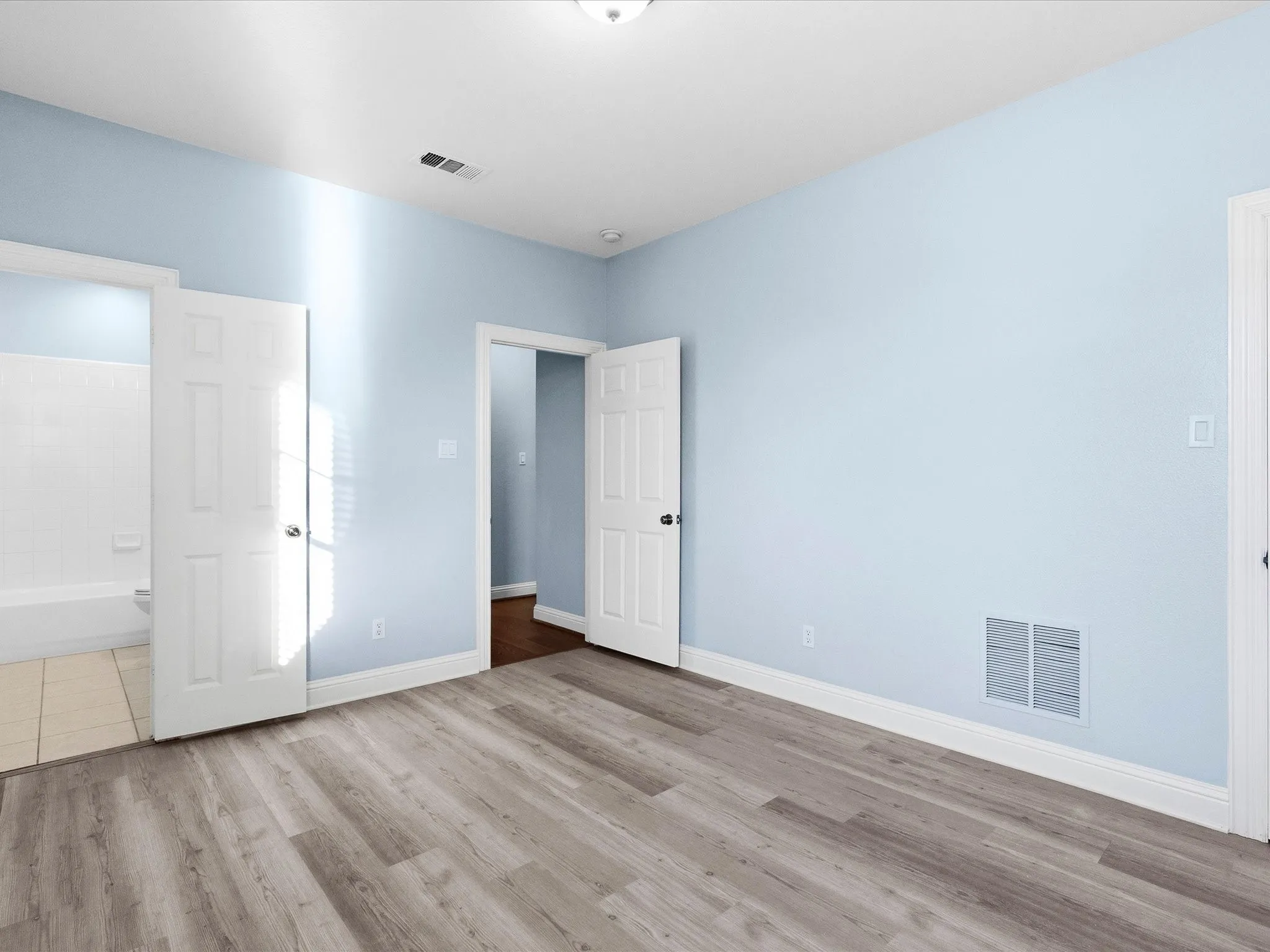 Single Family Residence For Sale in Denton County , 4332 Milsop Drive, Carrollton, Texas 75010, 4 Bedroom, 5 Bathroom, 3 Garage spaces, 3,999 Sqft, built in 2001, mls#21374178, Real Estate Agent in Carrollton, Homes For Sale in Denton county, Homes For Sale in Carrollton, Realtor in Carrollton Texas, Real Estate Brokerage Independent Realty Texas, Luminita Cordes Realtor