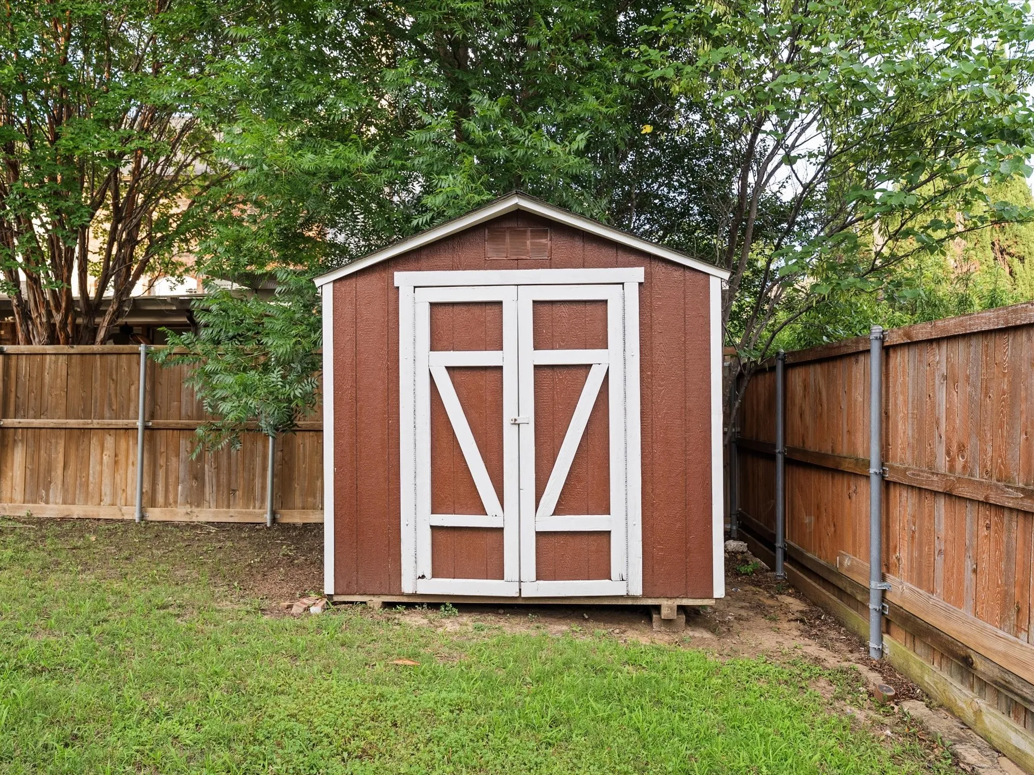 Single Family Residence For Sale in Denton County , 4332 Milsop Drive, Carrollton, Texas 75010, 4 Bedroom, 5 Bathroom, 3 Garage spaces, 3,999 Sqft, built in 2001, mls#21374178, Real Estate Agent in Carrollton, Homes For Sale in Denton county, Homes For Sale in Carrollton, Realtor in Carrollton Texas, Real Estate Brokerage Independent Realty Texas, Luminita Cordes Realtor