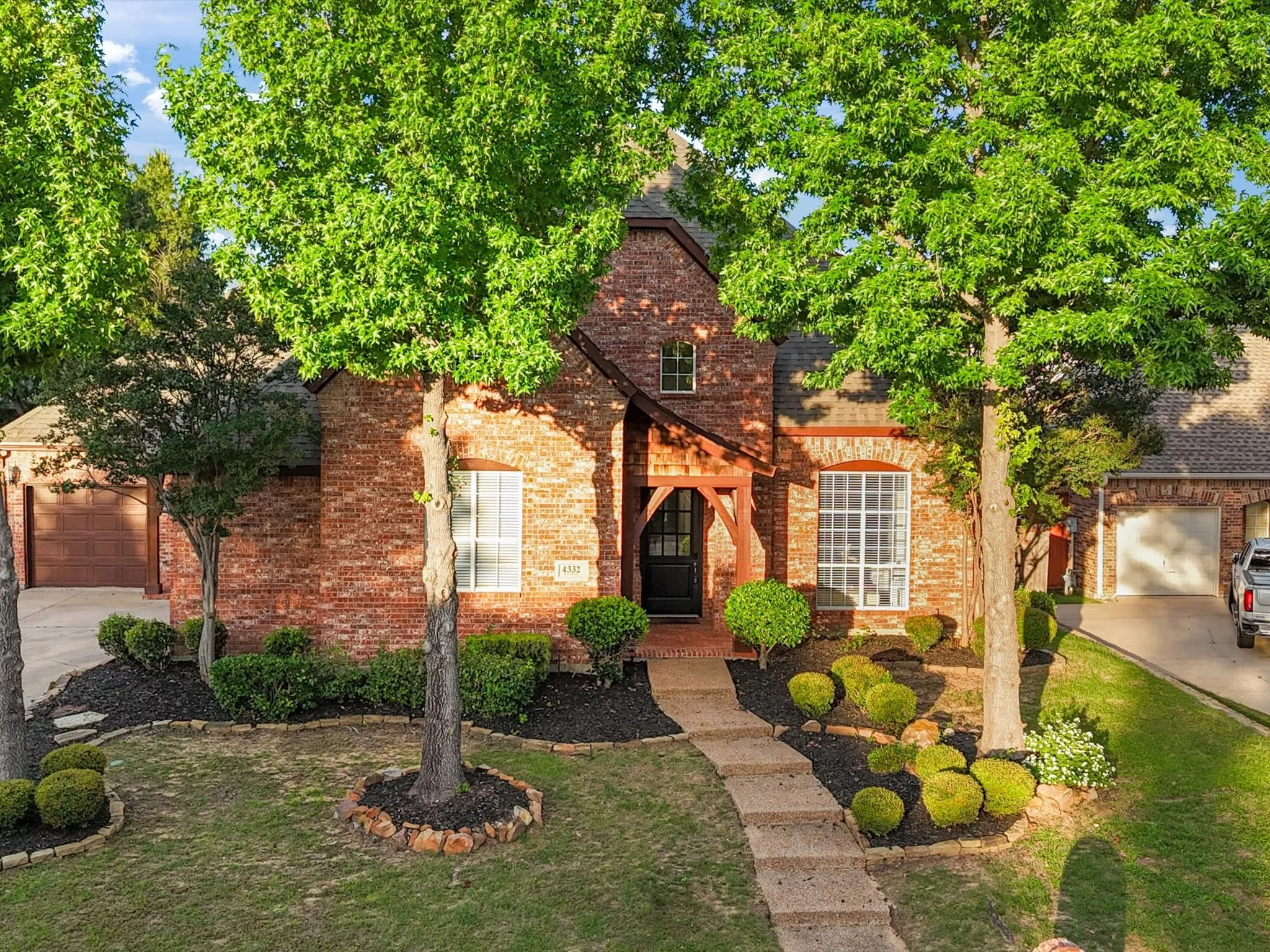 Single Family Residence For Sale in Denton County , 4332 Milsop Drive, Carrollton, Texas 75010, 4 Bedroom, 5 Bathroom, 3 Garage spaces, 3,999 Sqft, built in 2001, mls#21374178, Real Estate Agent in Carrollton, Homes For Sale in Denton county, Homes For Sale in Carrollton, Realtor in Carrollton Texas, Real Estate Brokerage Independent Realty Texas, Luminita Cordes Realtor