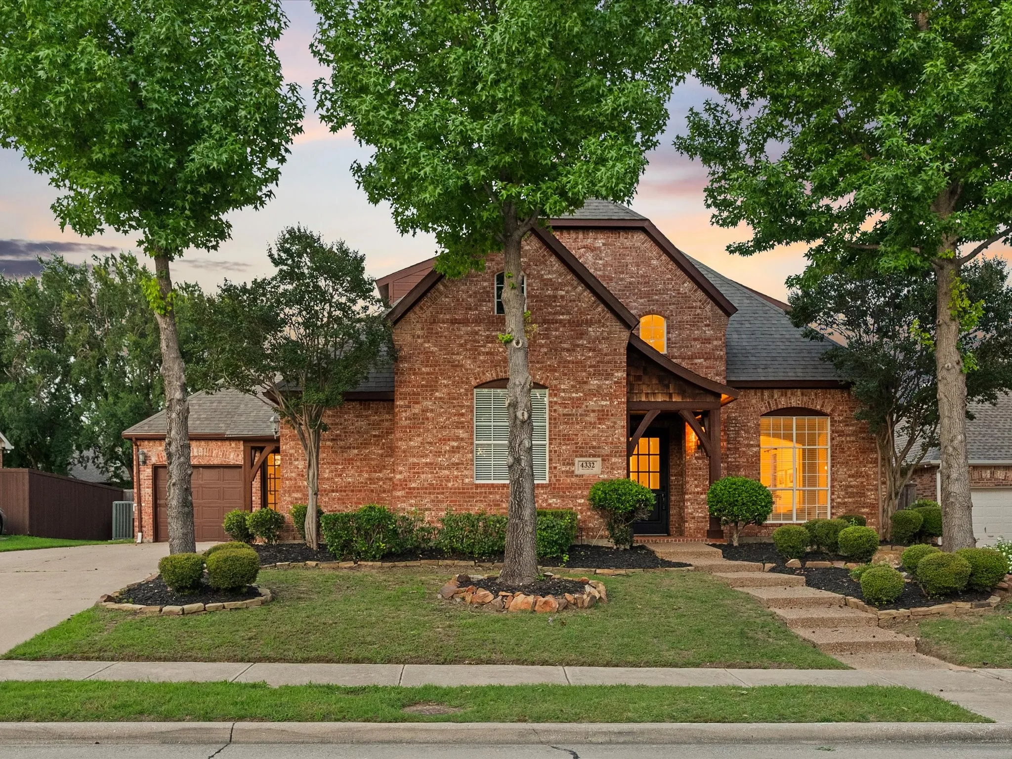 Single Family Residence For Sale in Denton County , 4332 Milsop Drive, Carrollton, Texas 75010, 4 Bedroom, 5 Bathroom, 3 Garage spaces, 3,999 Sqft, built in 2001, mls#21374178, Real Estate Agent in Carrollton, Homes For Sale in Denton county, Homes For Sale in Carrollton, Realtor in Carrollton Texas, Real Estate Brokerage Independent Realty Texas, Luminita Cordes Realtor