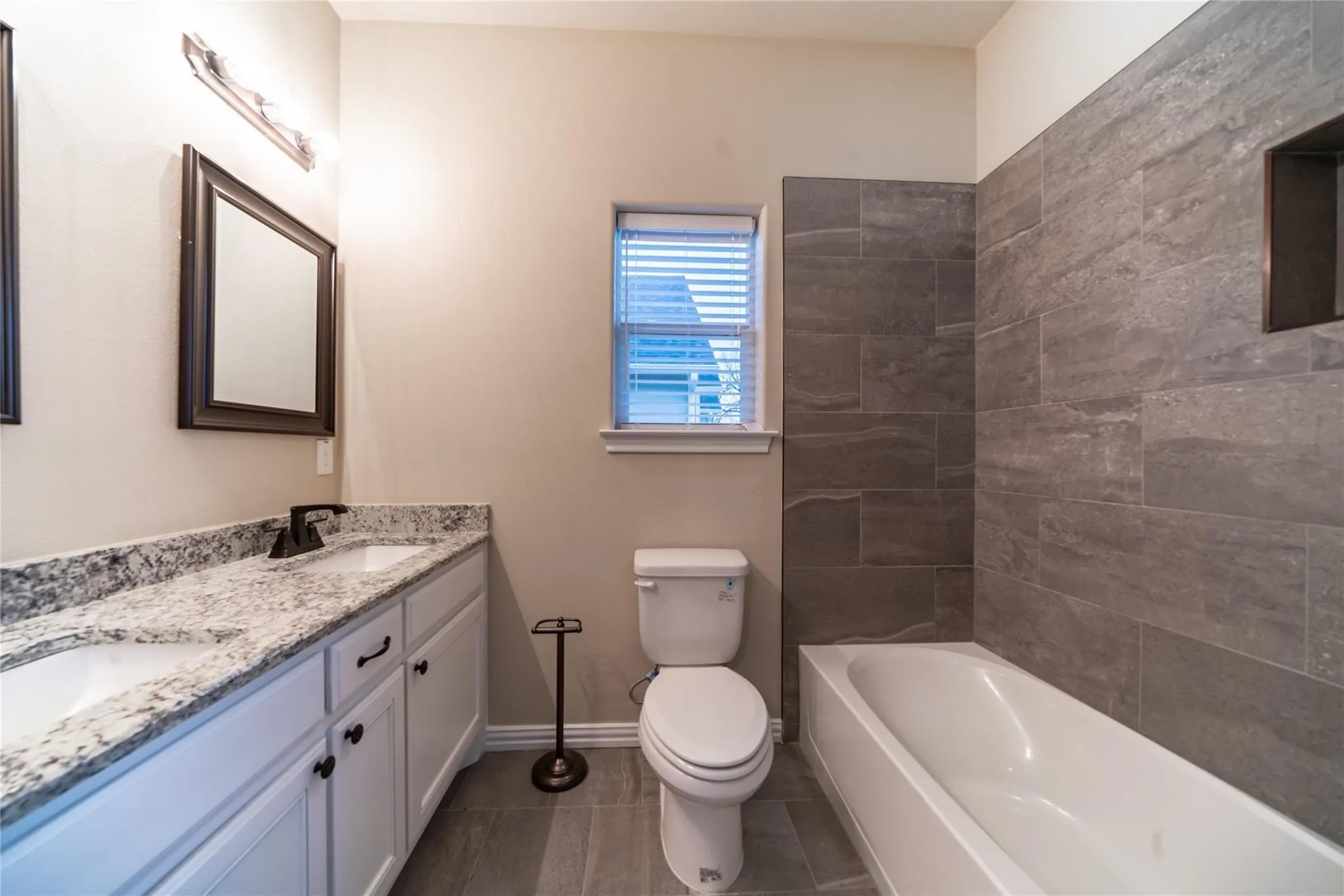 Single Family Residence For Rent in Grayson County , 1030 W Gandy, Denison, Texas 75020, 3 Bedroom, 2 Bathroom, Garage spaces, 1,277 Sqft, built in 2018, mls#21374255, Real Estate Agent in Denison, Homes For Rent in Grayson county, Homes For Rent in Denison, Realtor in Denison Texas, Real Estate Brokerage Independent Realty Texas, Luminita Cordes Realtor