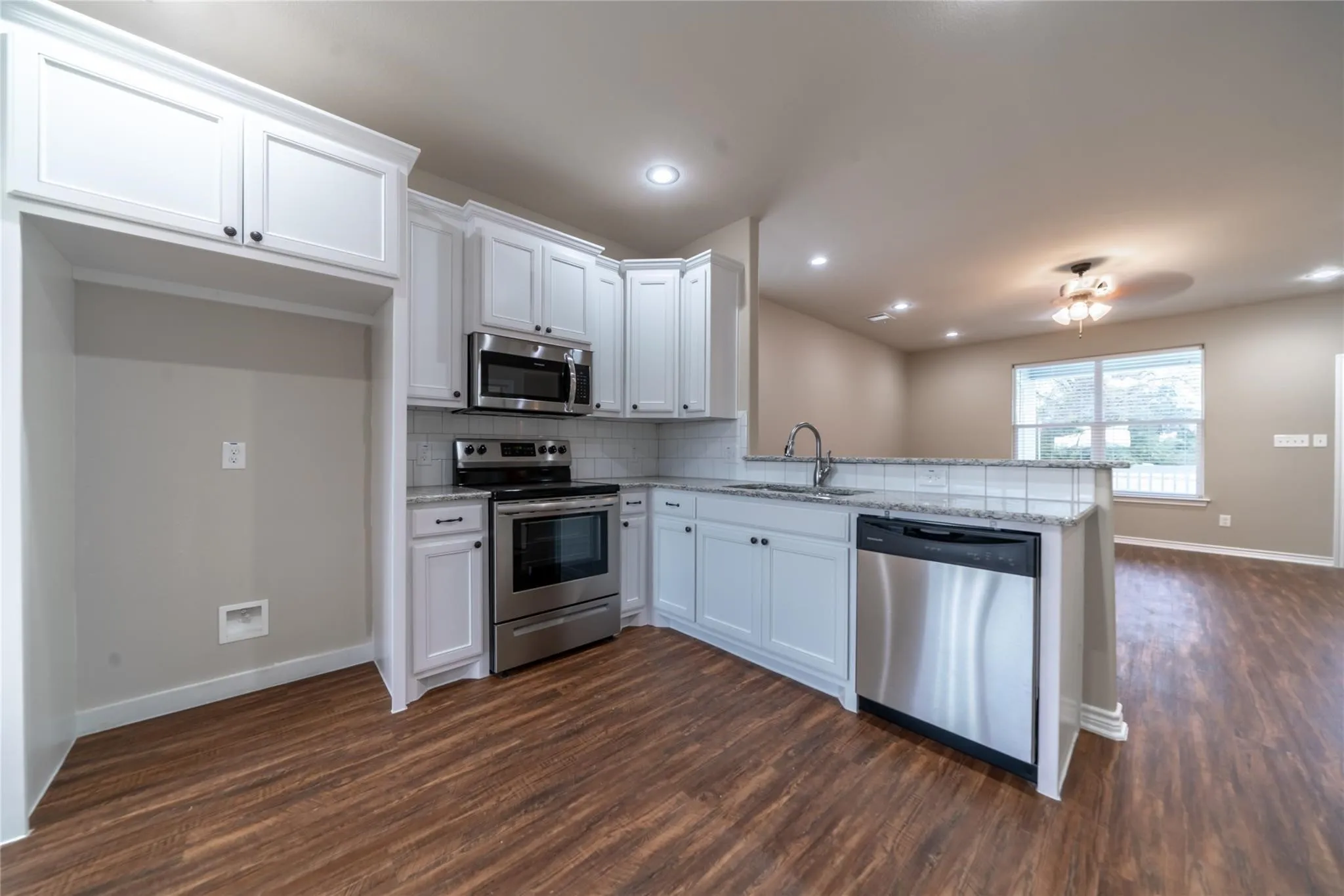 Single Family Residence For Rent in Grayson County , 1030 W Gandy, Denison, Texas 75020, 3 Bedroom, 2 Bathroom, Garage spaces, 1,277 Sqft, built in 2018, mls#21374255, Real Estate Agent in Denison, Homes For Rent in Grayson county, Homes For Rent in Denison, Realtor in Denison Texas, Real Estate Brokerage Independent Realty Texas, Luminita Cordes Realtor