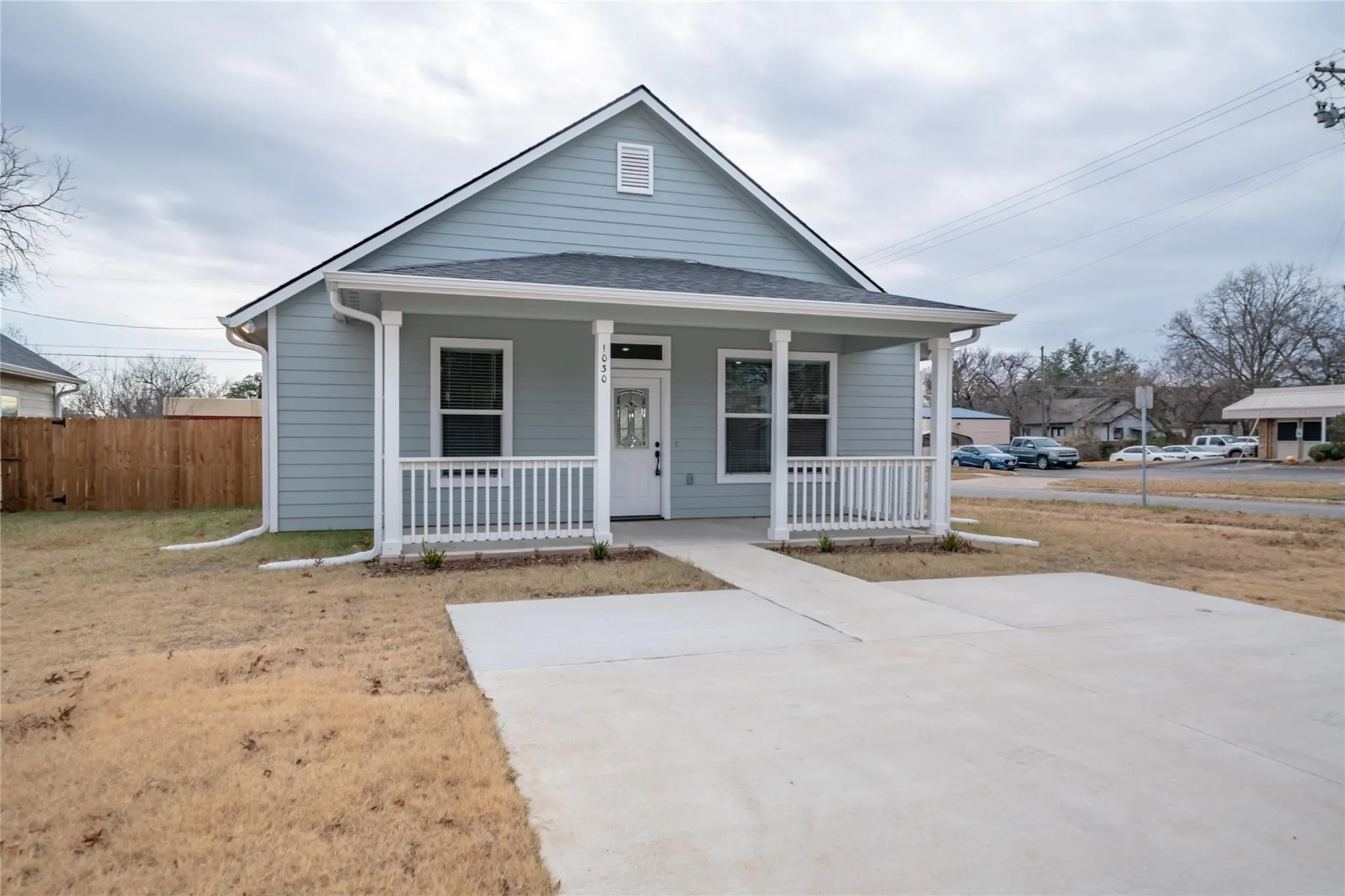 Single Family Residence For Rent in Grayson County , 1030 W Gandy, Denison, Texas 75020, 3 Bedroom, 2 Bathroom, Garage spaces, 1,277 Sqft, built in 2018, mls#21374255, Real Estate Agent in Denison, Homes For Rent in Grayson county, Homes For Rent in Denison, Realtor in Denison Texas, Real Estate Brokerage Independent Realty Texas, Luminita Cordes Realtor