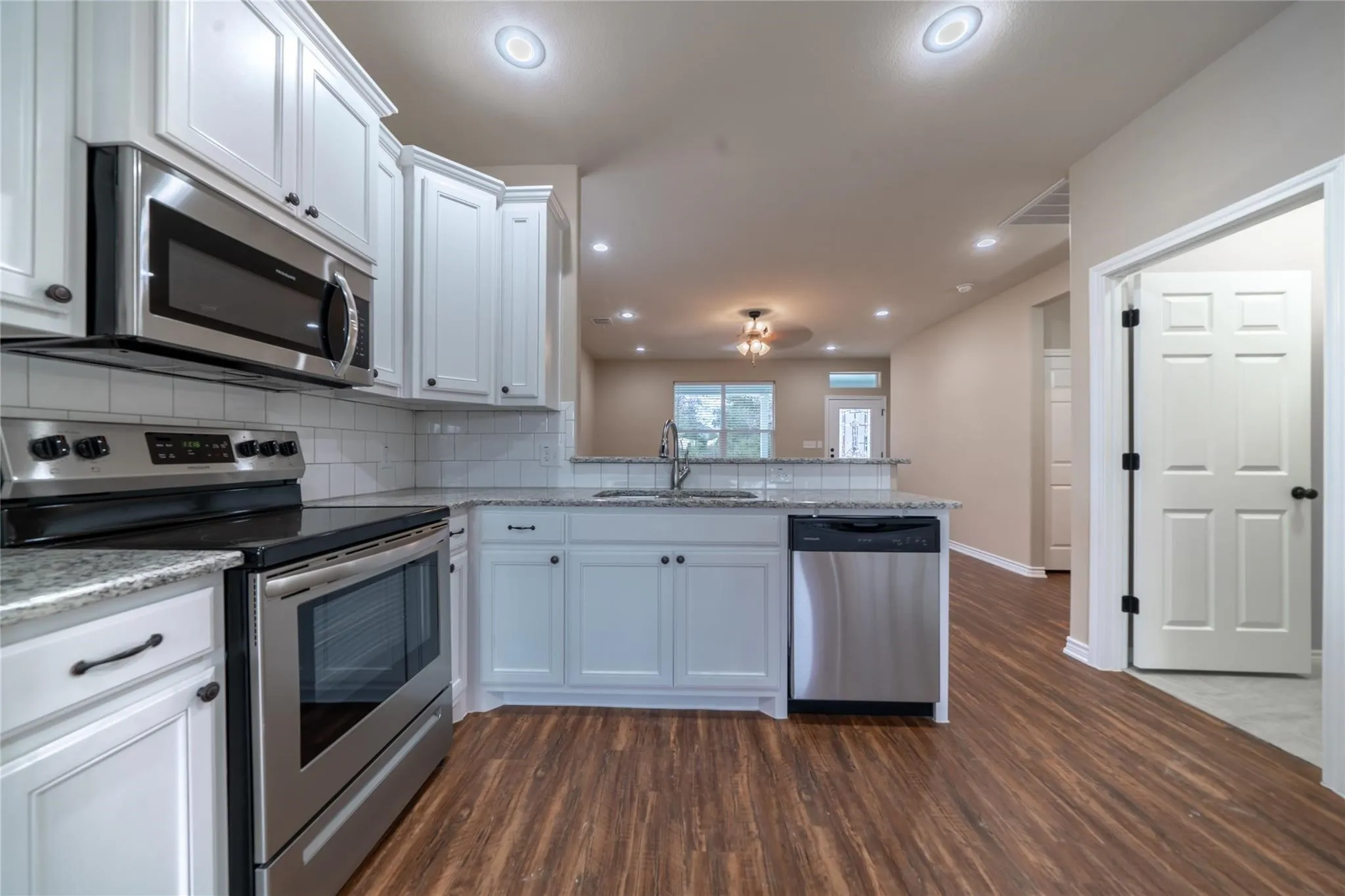Single Family Residence For Rent in Grayson County , 1030 W Gandy, Denison, Texas 75020, 3 Bedroom, 2 Bathroom, Garage spaces, 1,277 Sqft, built in 2018, mls#21374255, Real Estate Agent in Denison, Homes For Rent in Grayson county, Homes For Rent in Denison, Realtor in Denison Texas, Real Estate Brokerage Independent Realty Texas, Luminita Cordes Realtor